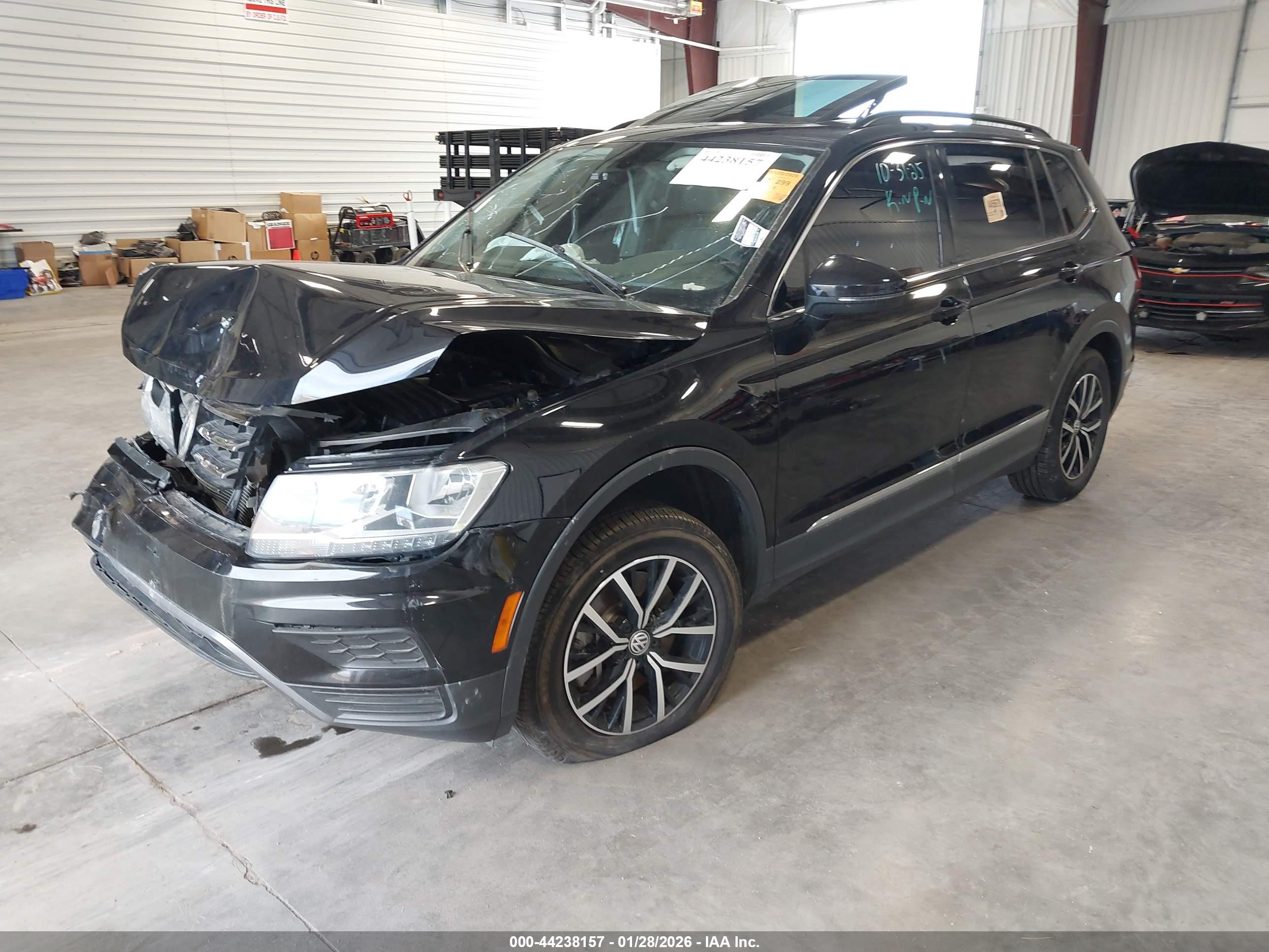 VOLKSWAGEN TIGUAN image 2
