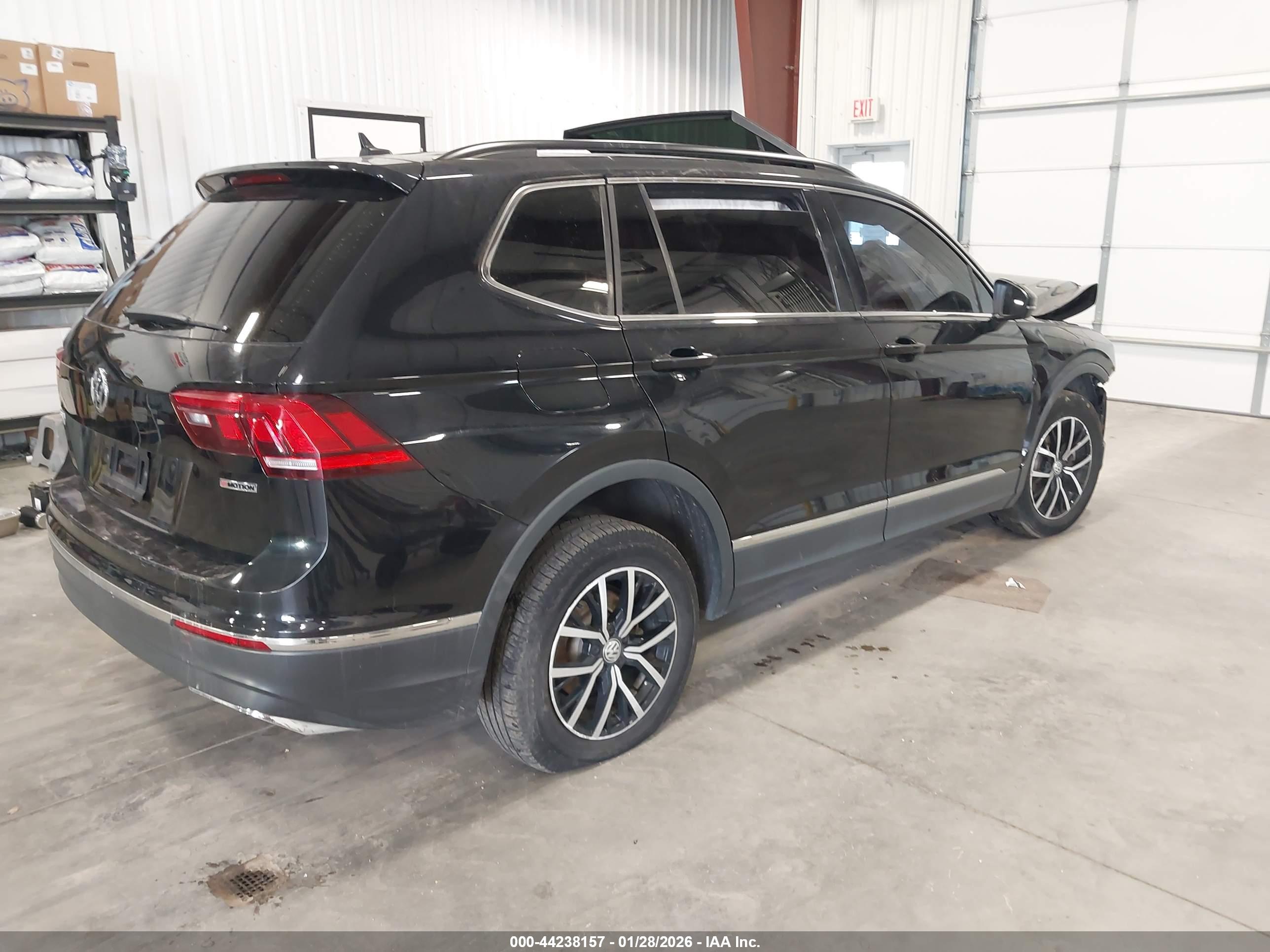 VOLKSWAGEN TIGUAN image 4