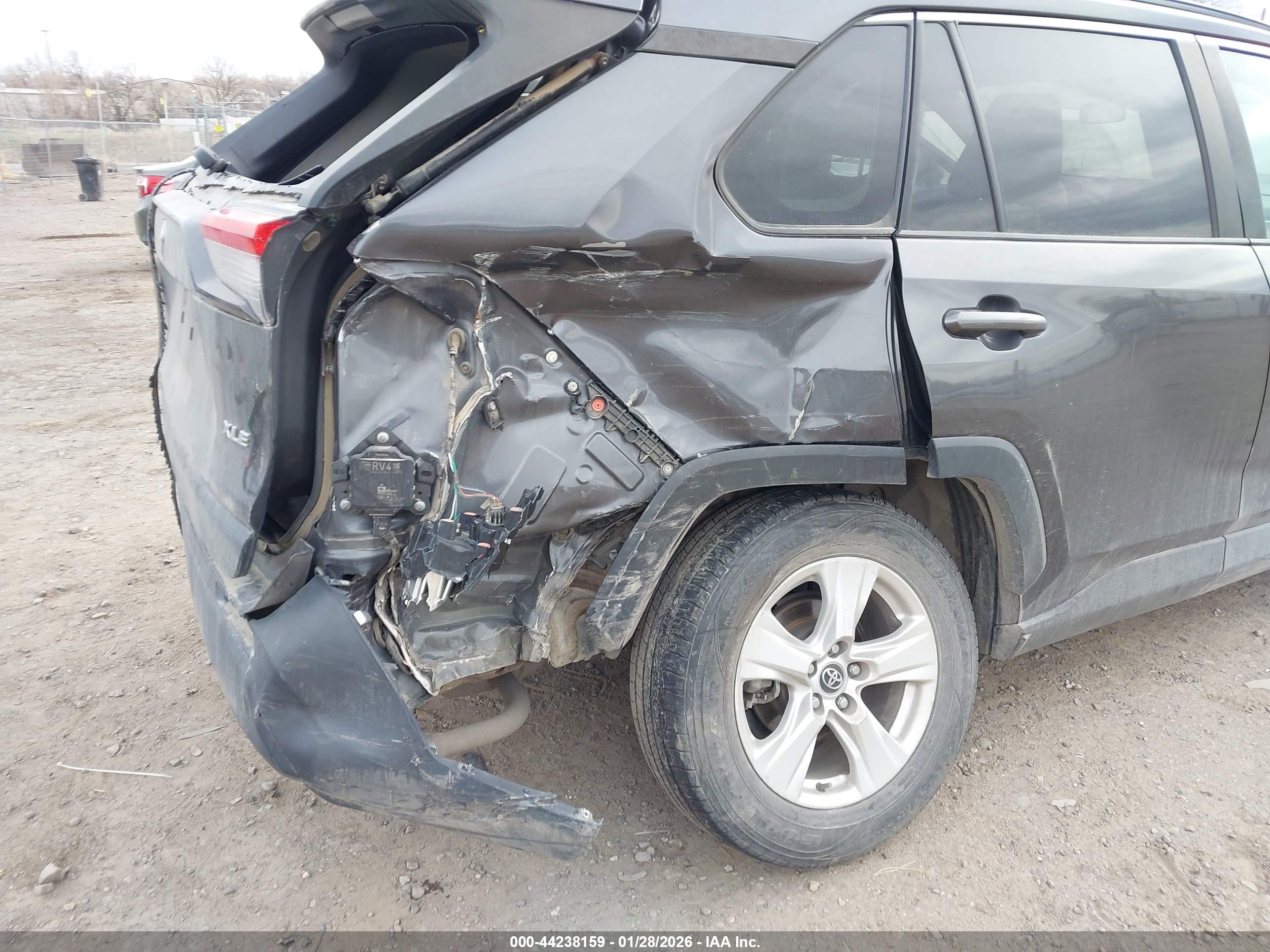 TOYOTA RAV4 image 6