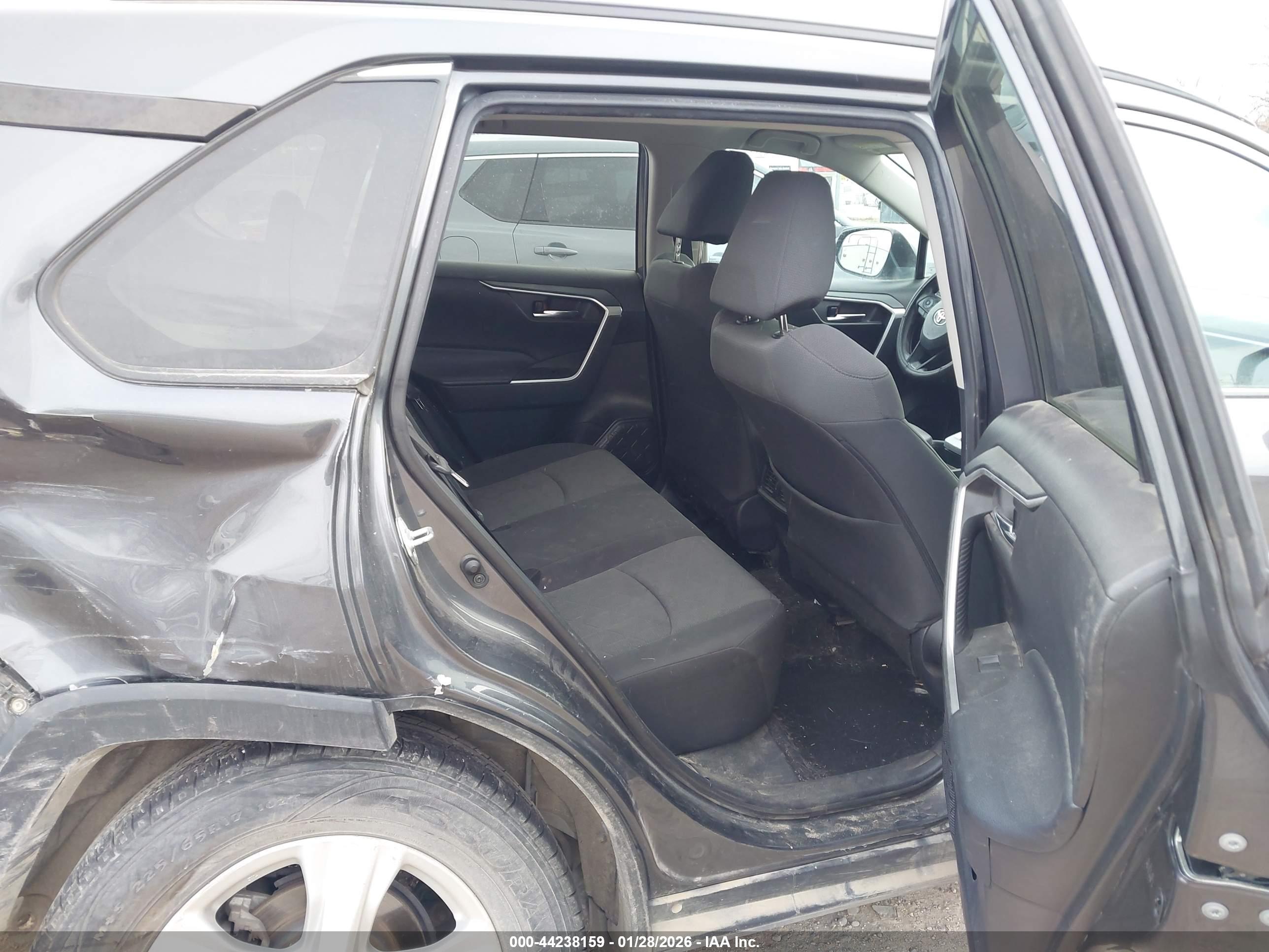 TOYOTA RAV4 image 8