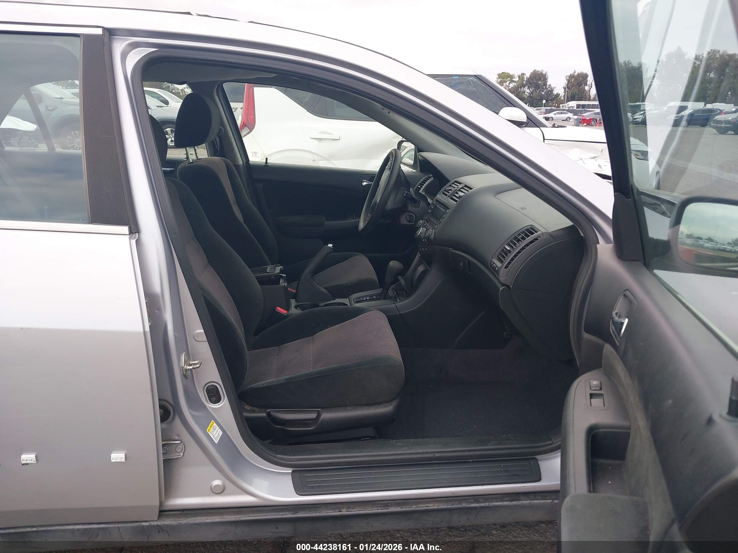 HONDA ACCORD image 5