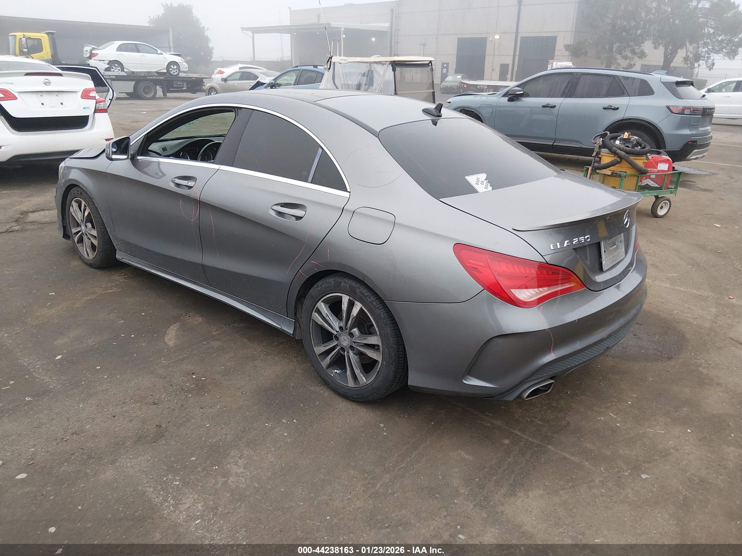 MERCEDES-BENZ CLA image 3