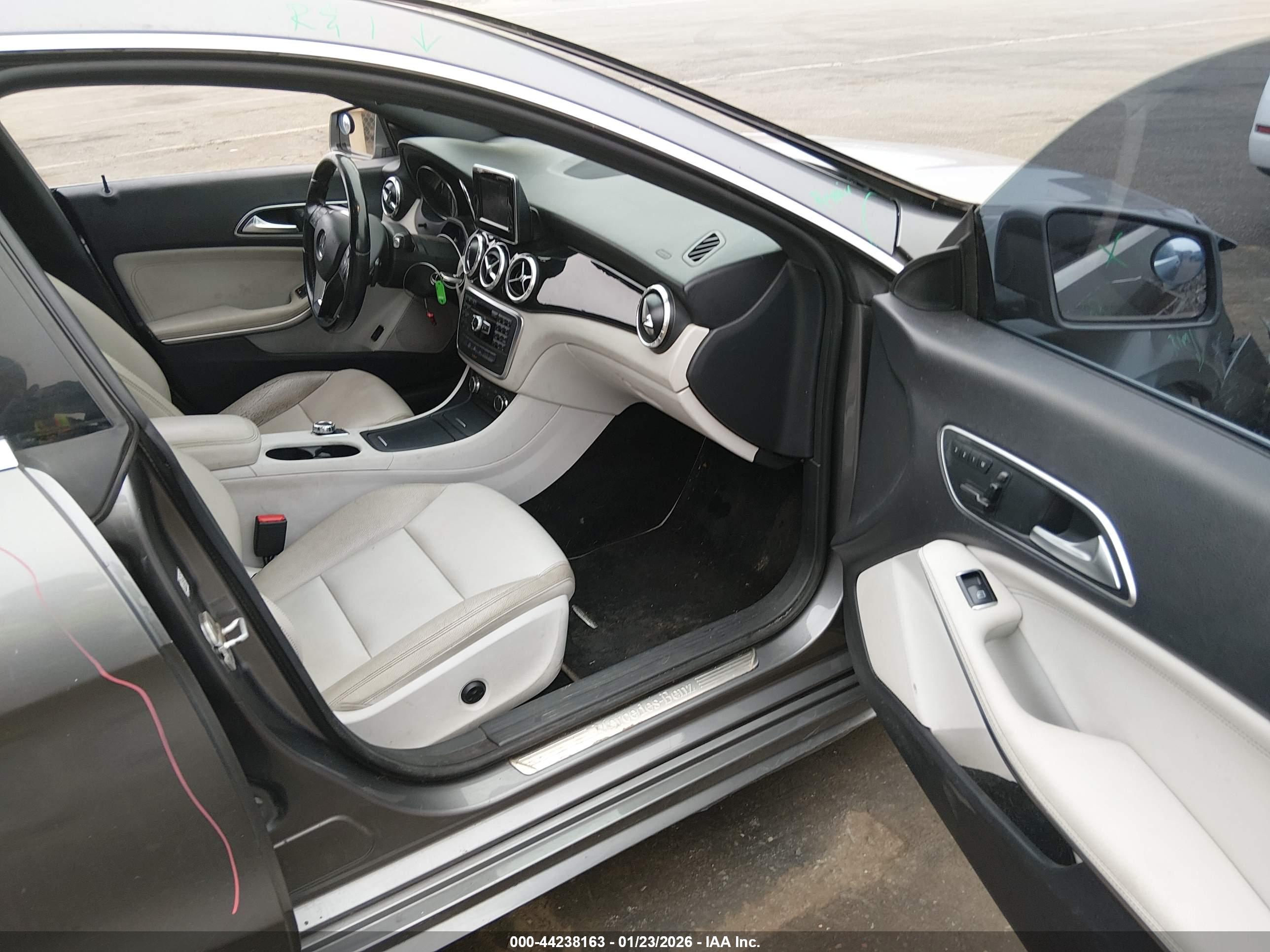 MERCEDES-BENZ CLA image 5