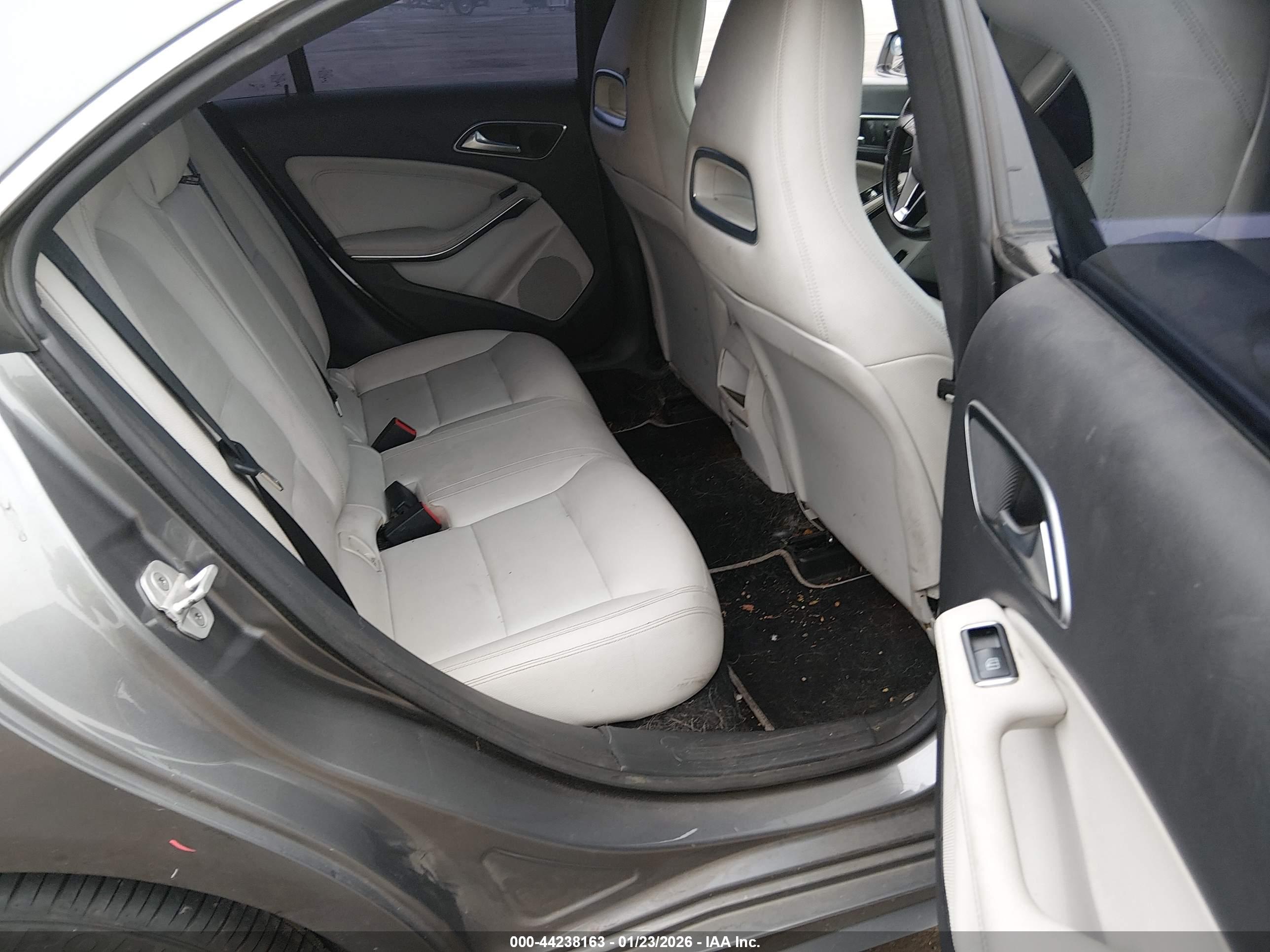 MERCEDES-BENZ CLA image 8