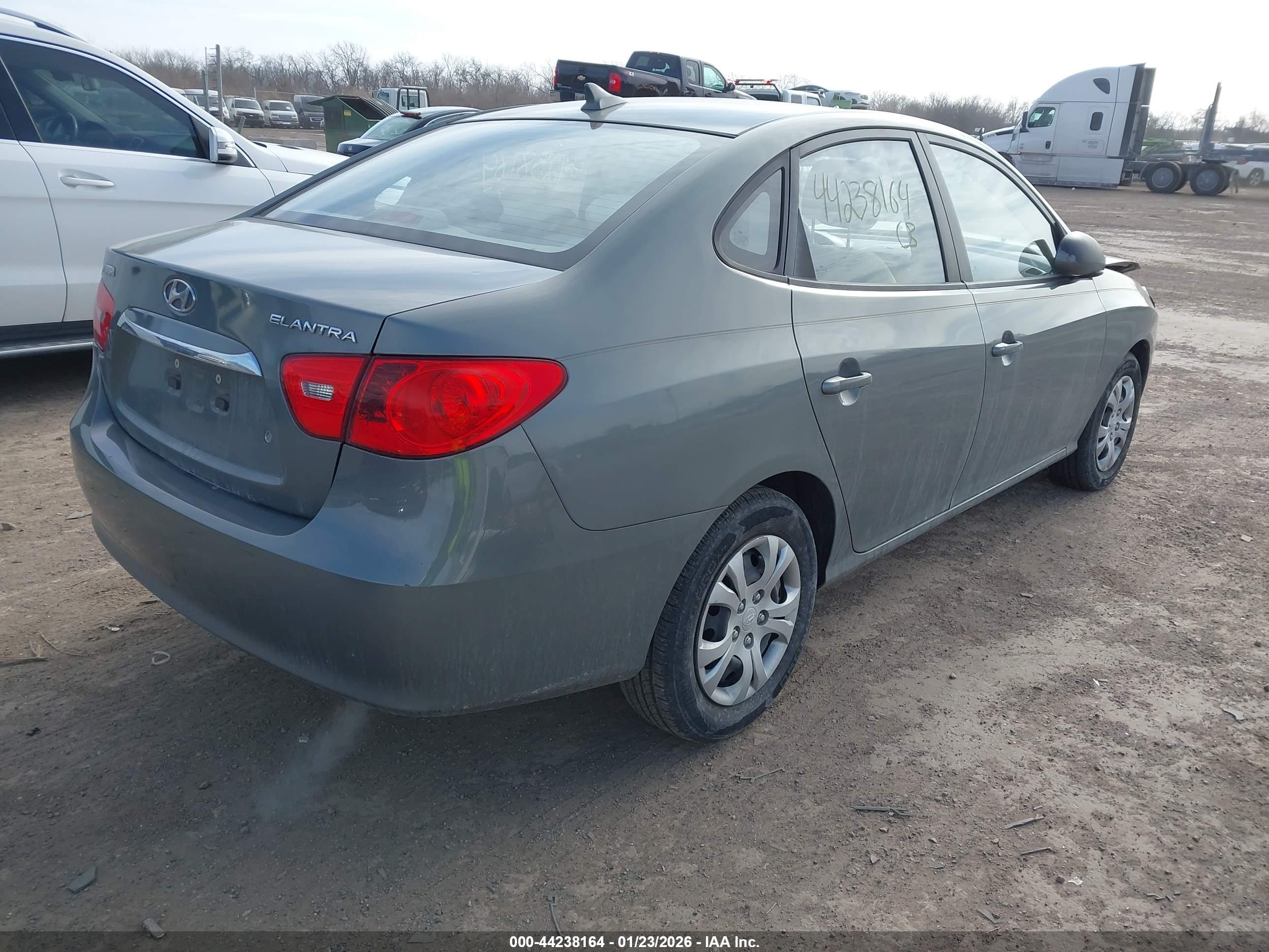 HYUNDAI ELANTRA image 4