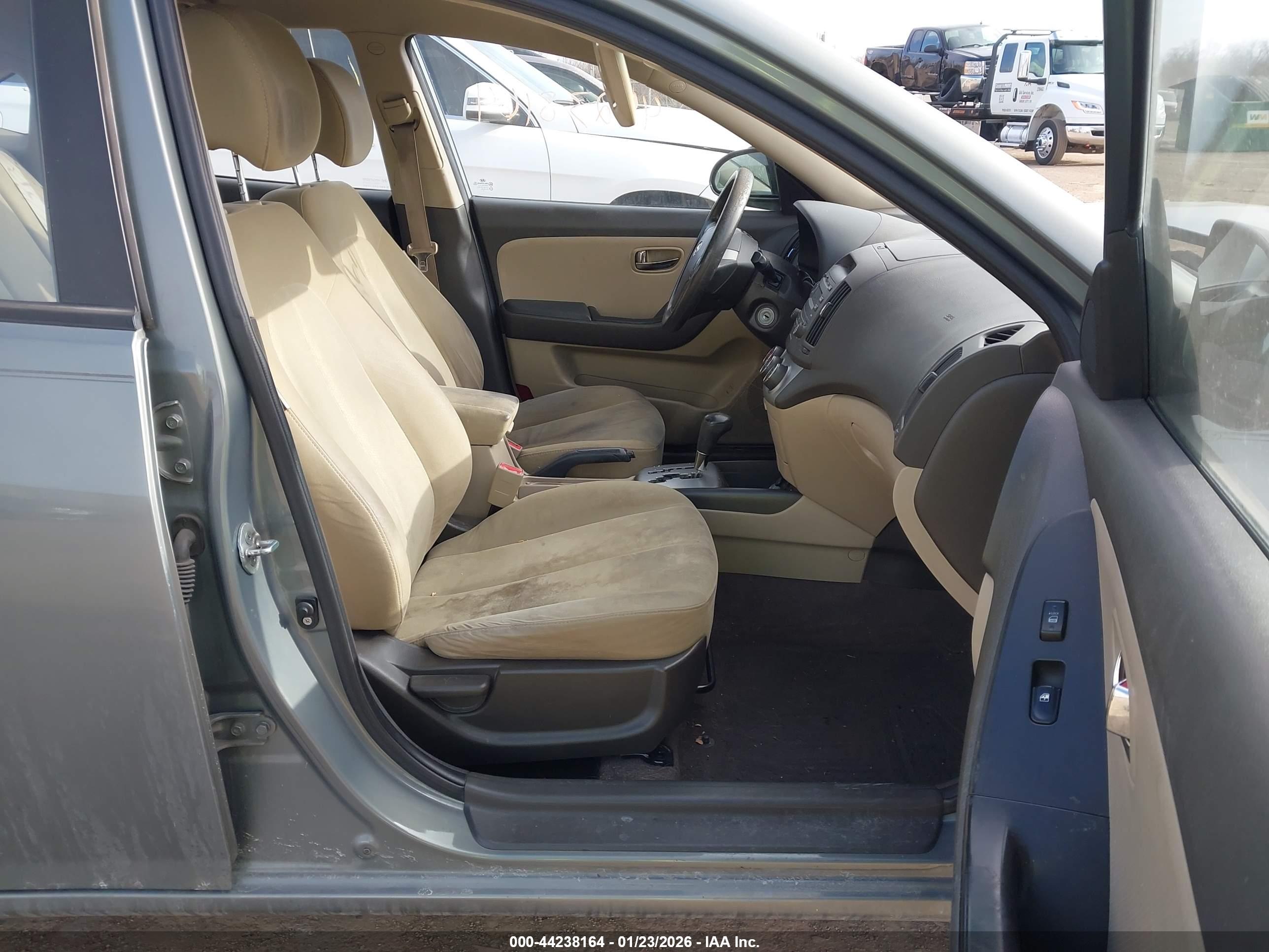 HYUNDAI ELANTRA image 5