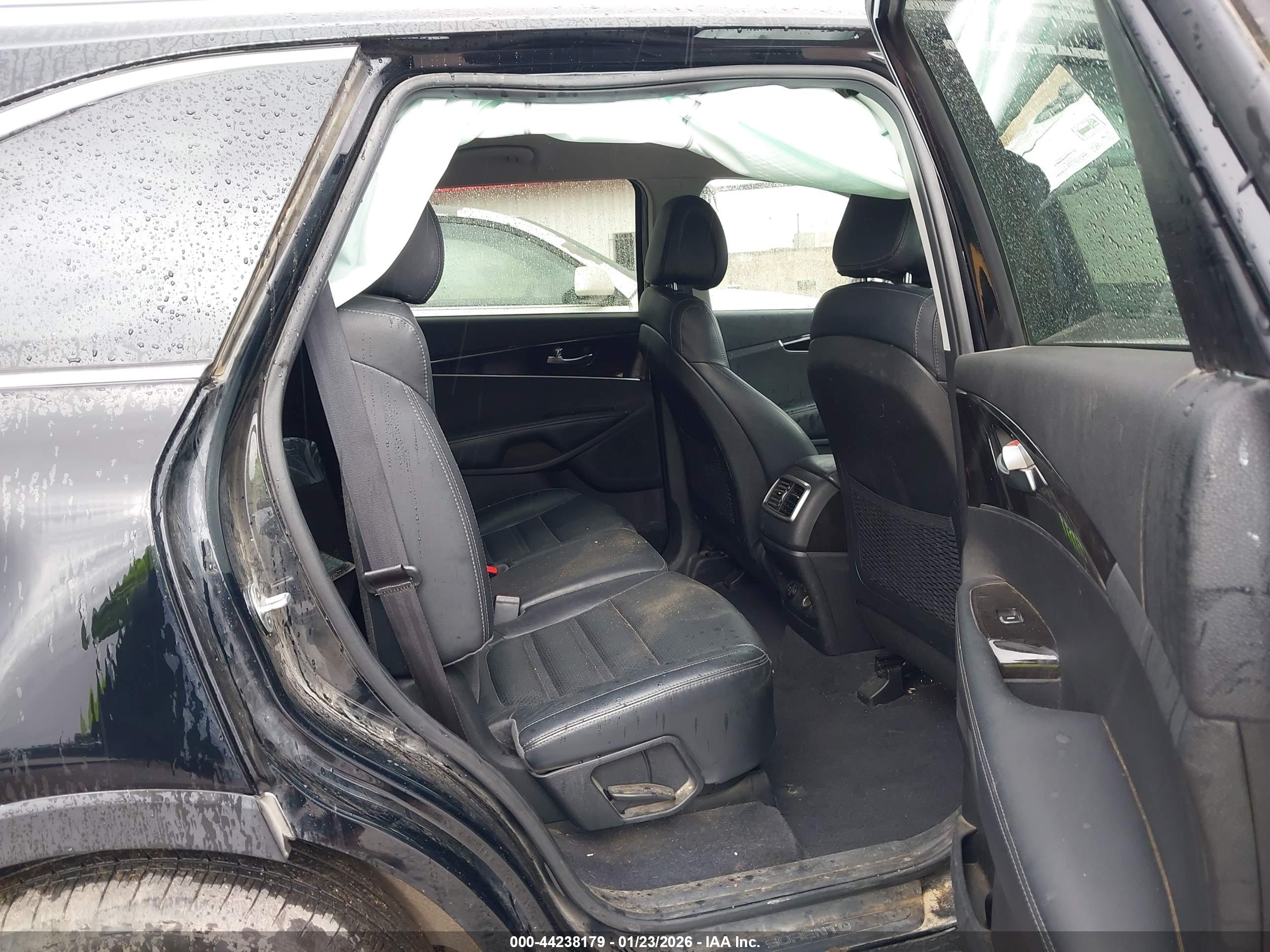 KIA SORENTO image 8
