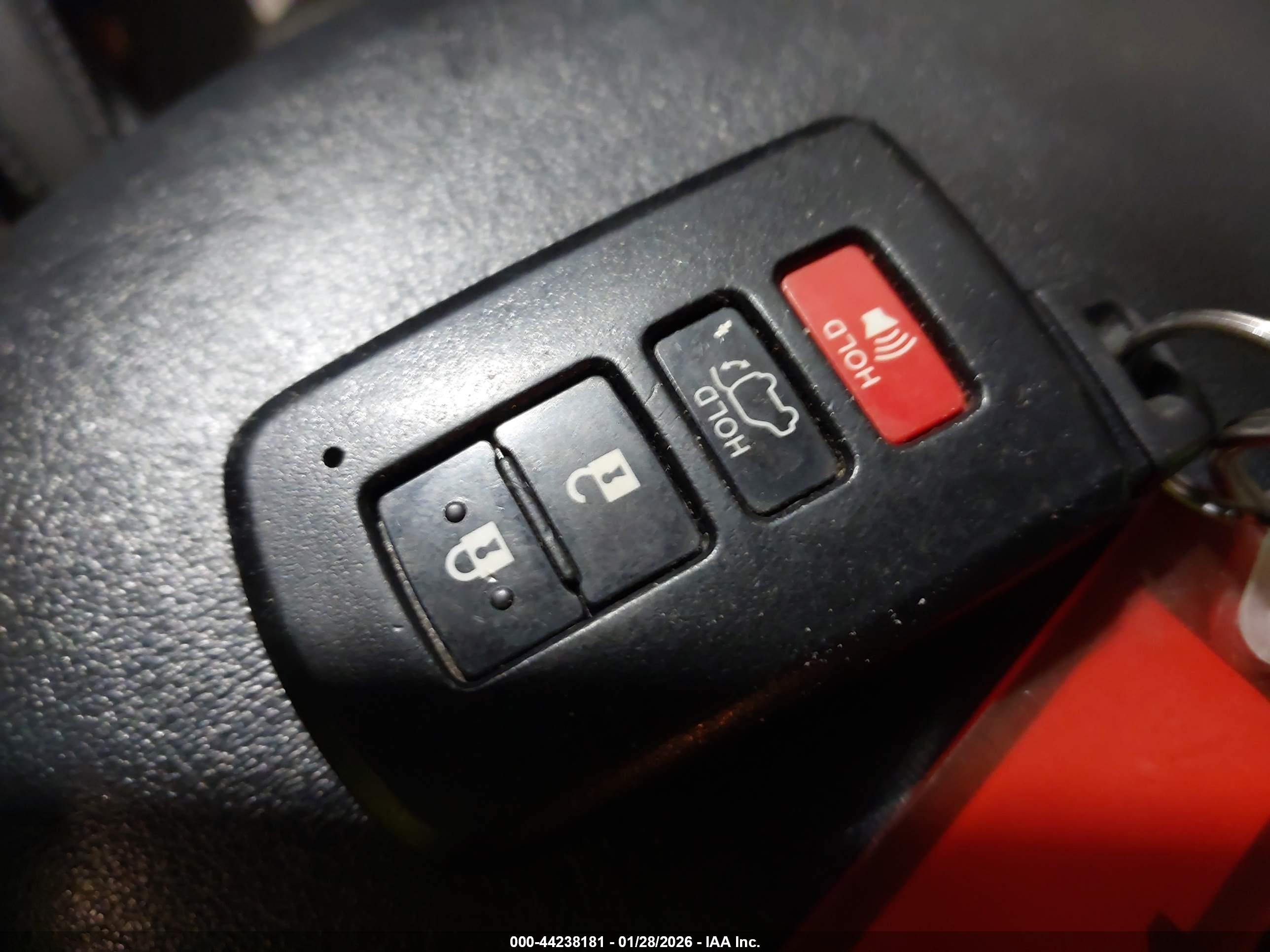TOYOTA RAV4 image 11