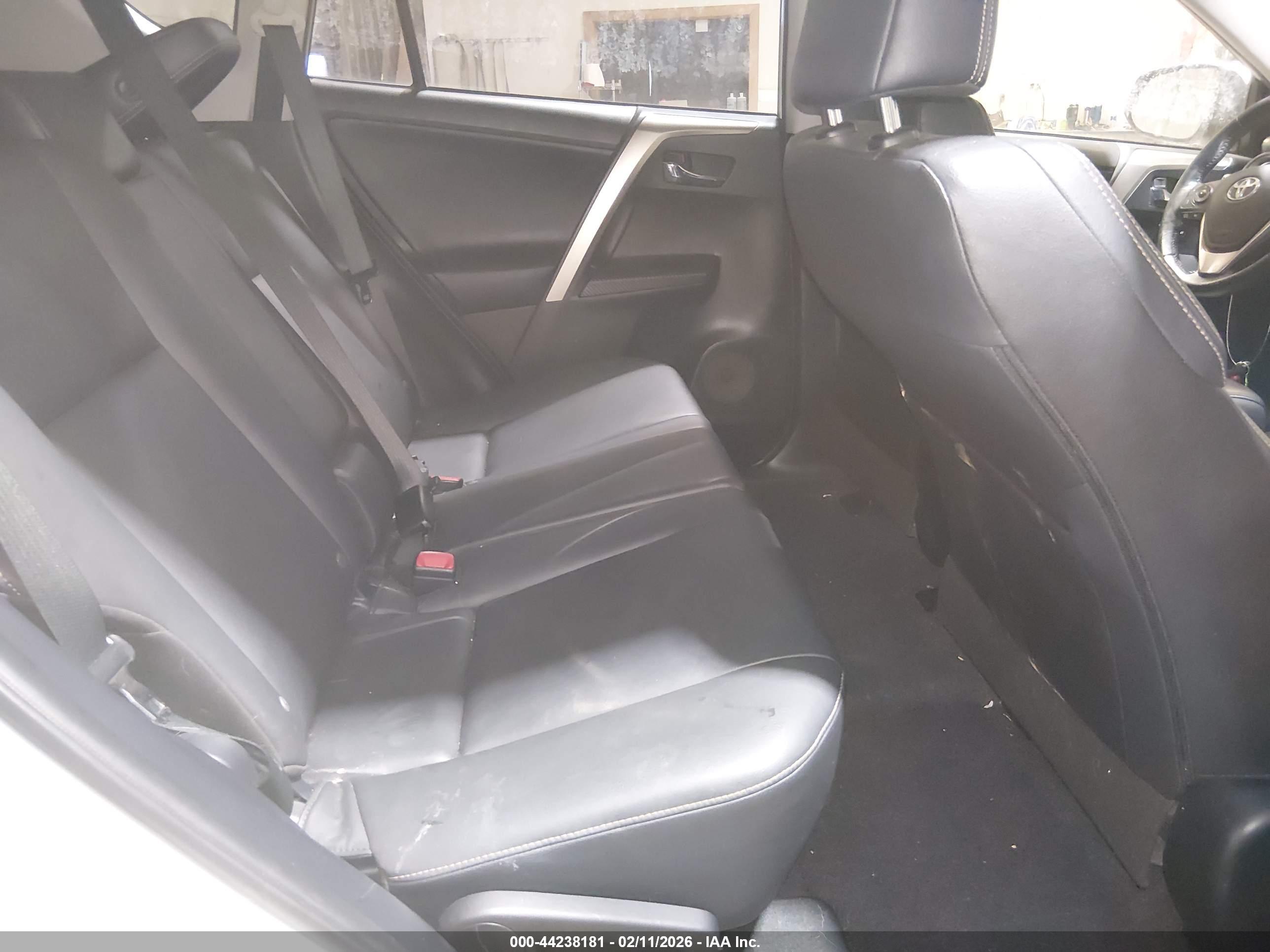 TOYOTA RAV4 image 8