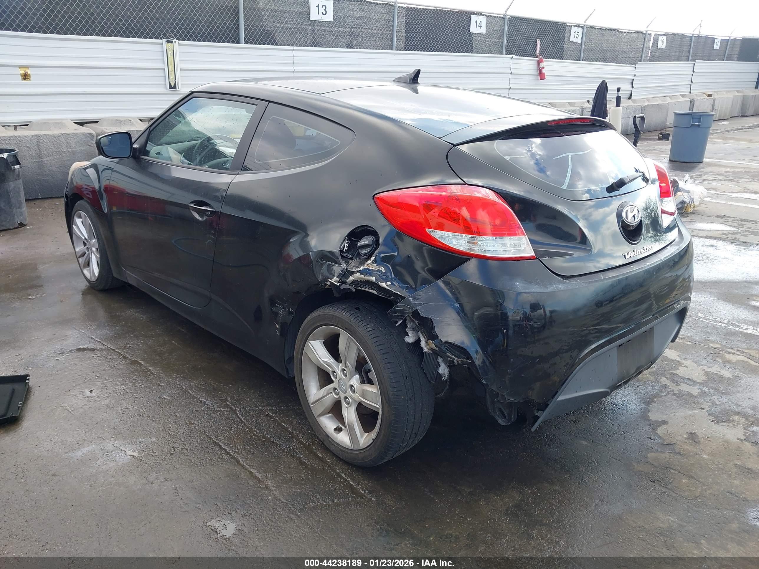 HYUNDAI VELOSTER image 3