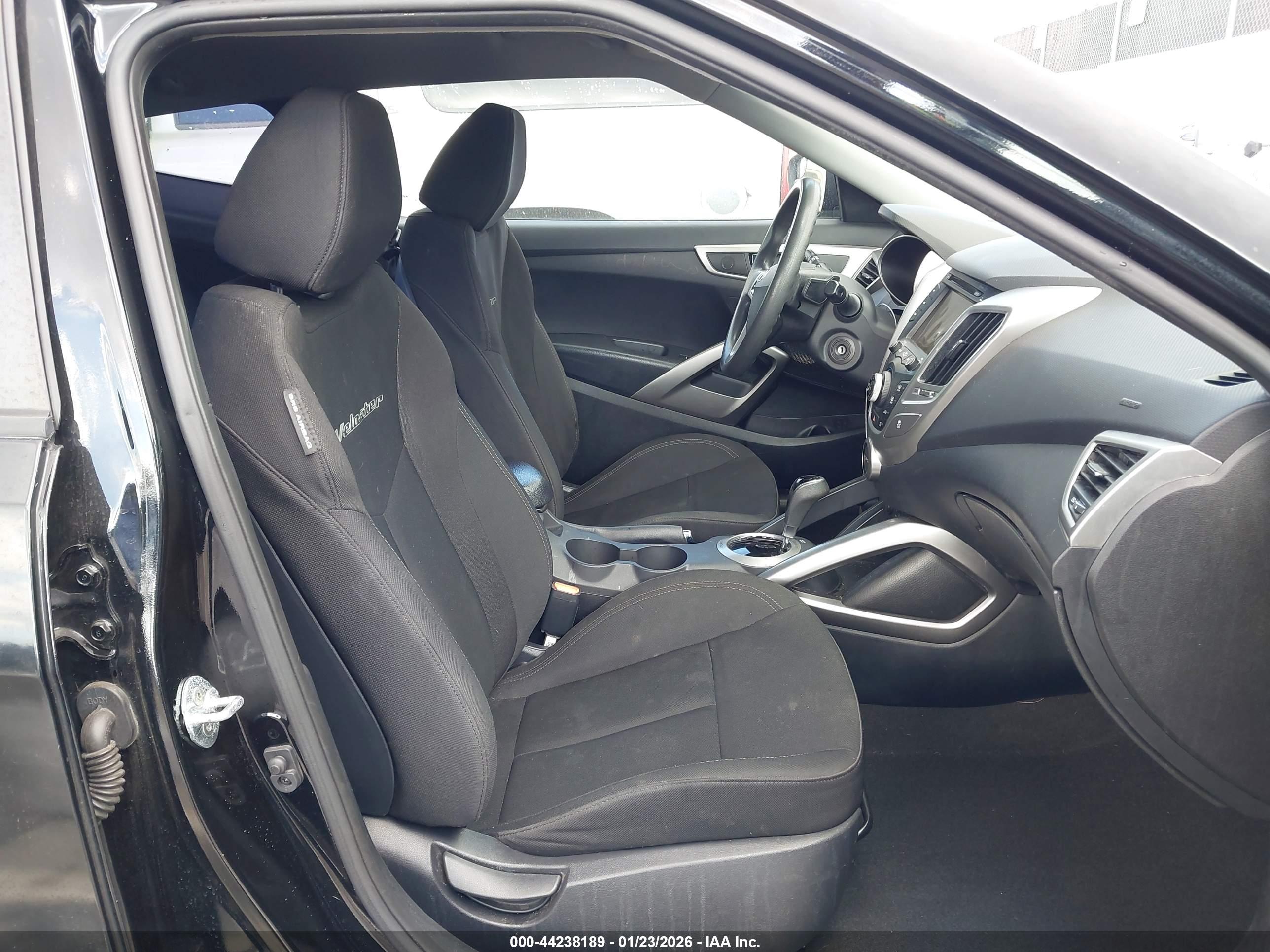 HYUNDAI VELOSTER image 5