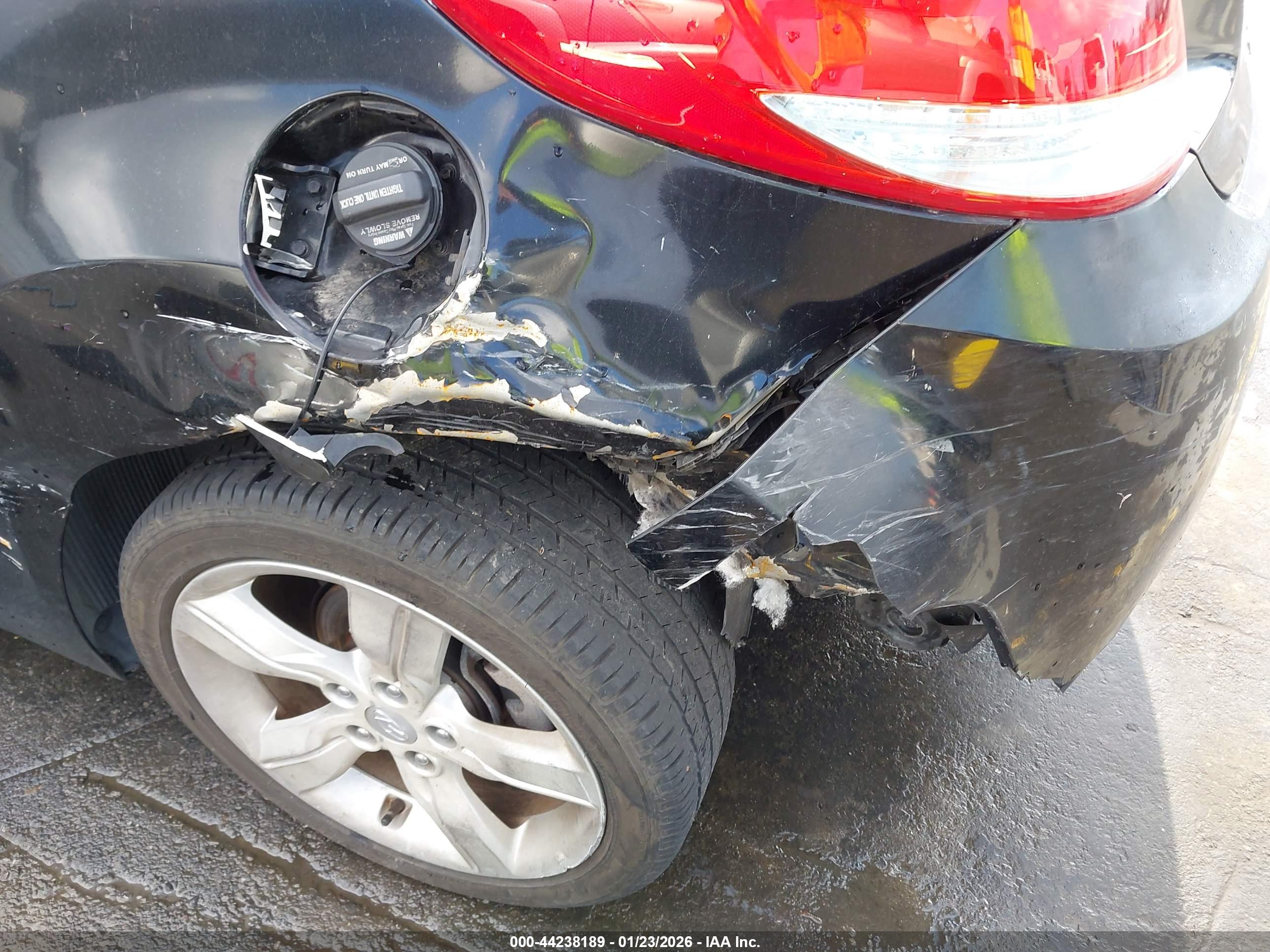 HYUNDAI VELOSTER image 6