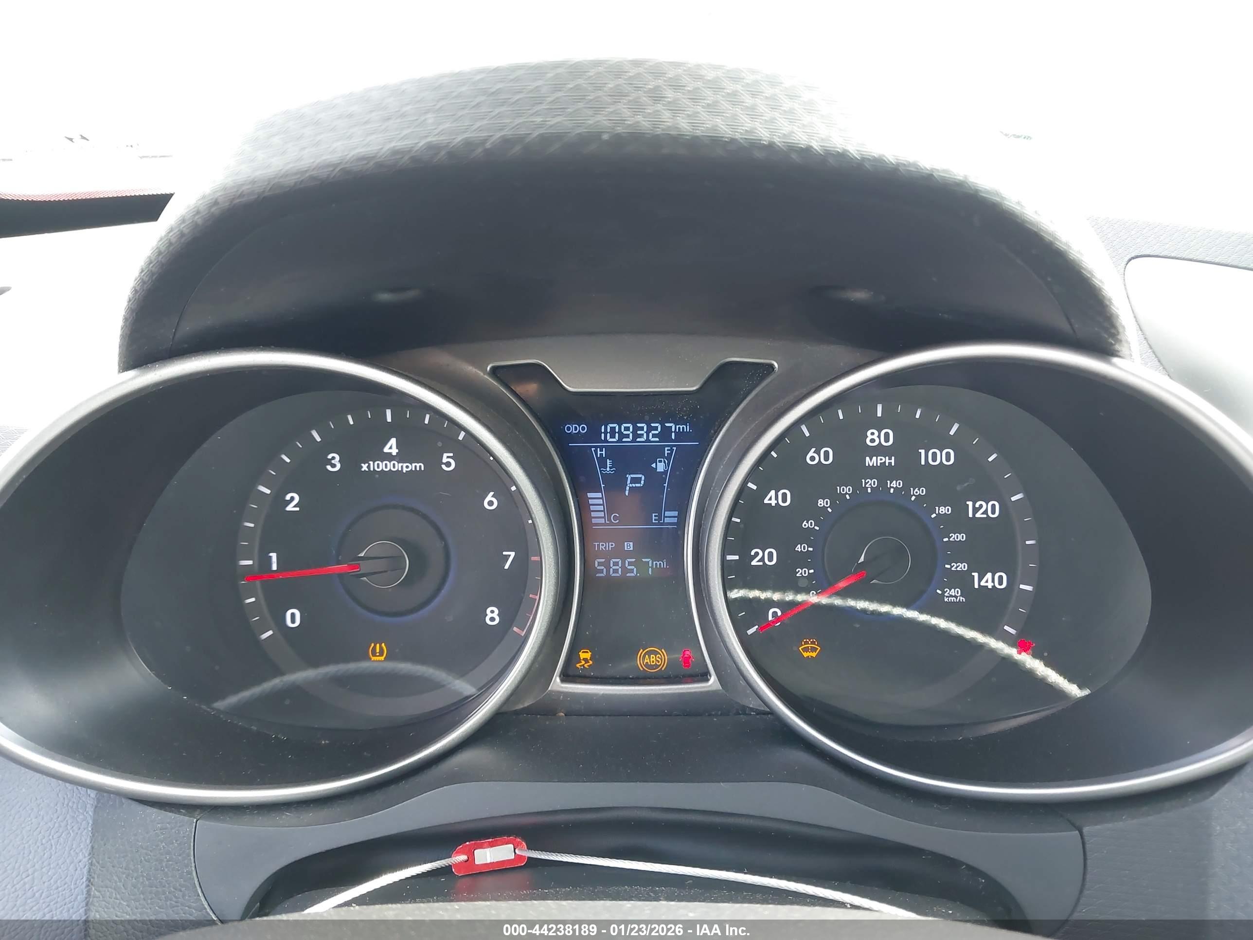 HYUNDAI VELOSTER image 7