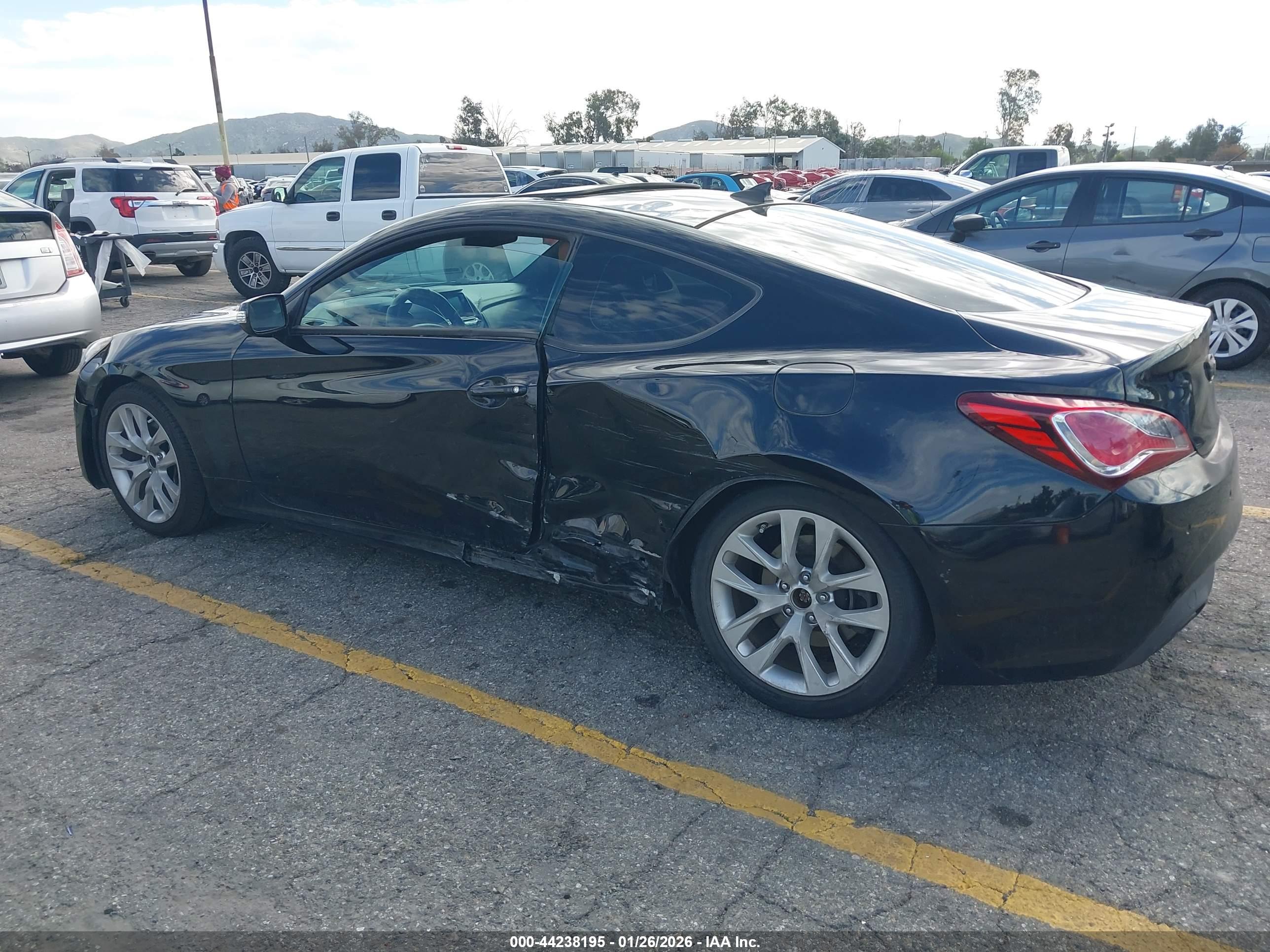HYUNDAI GENESIS image 6