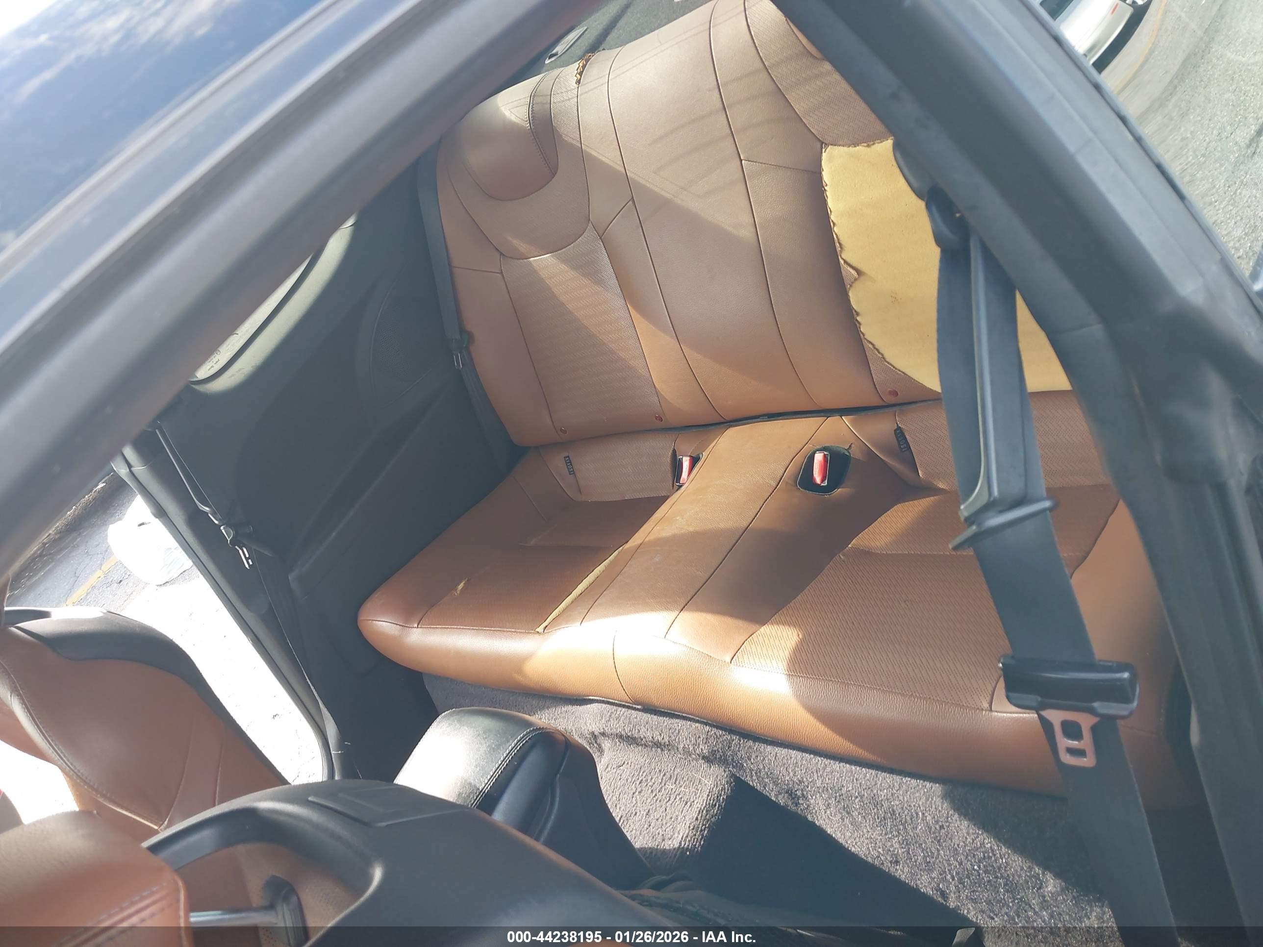 HYUNDAI GENESIS image 8
