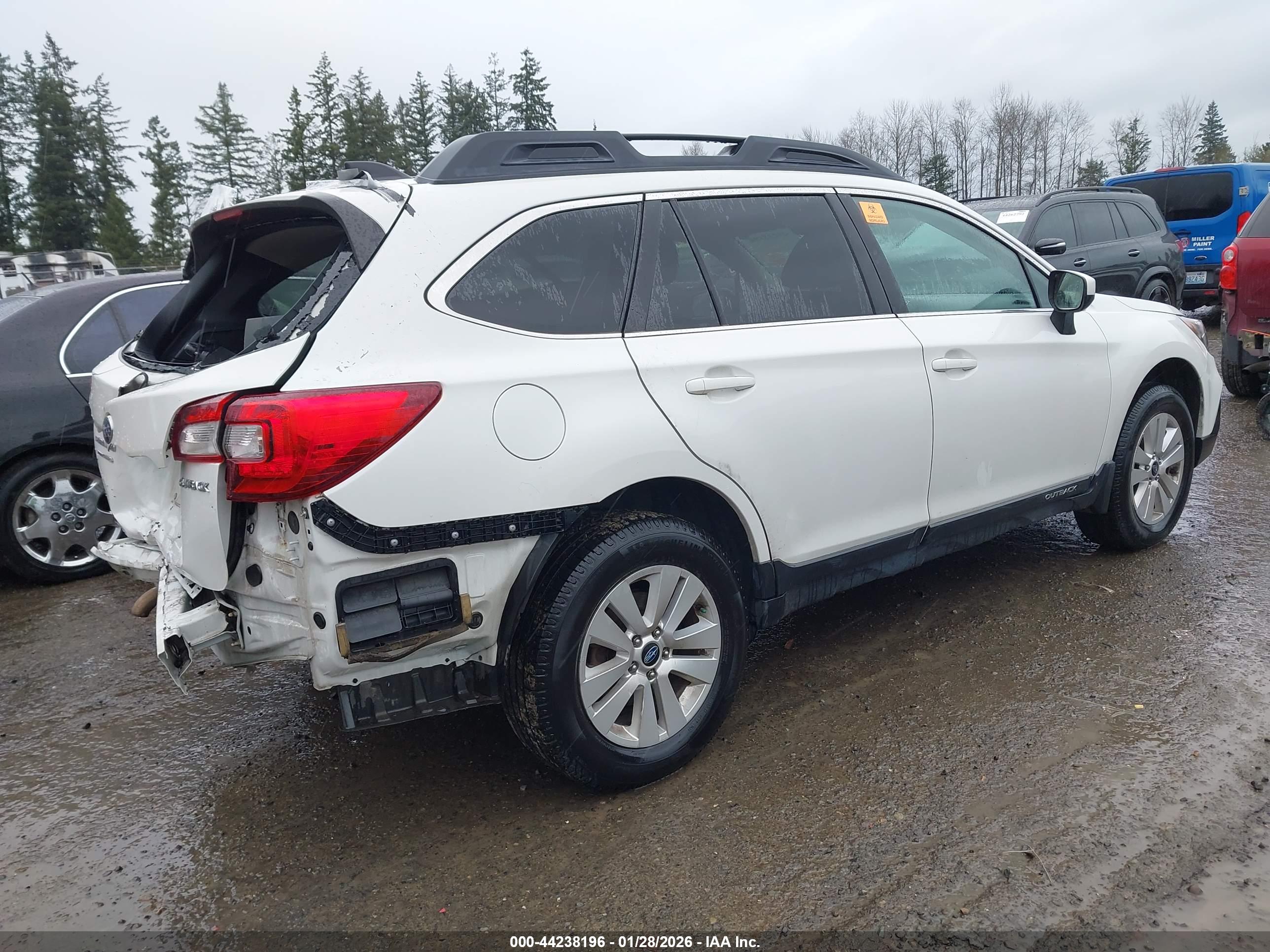 SUBARU OUTBACK image 4