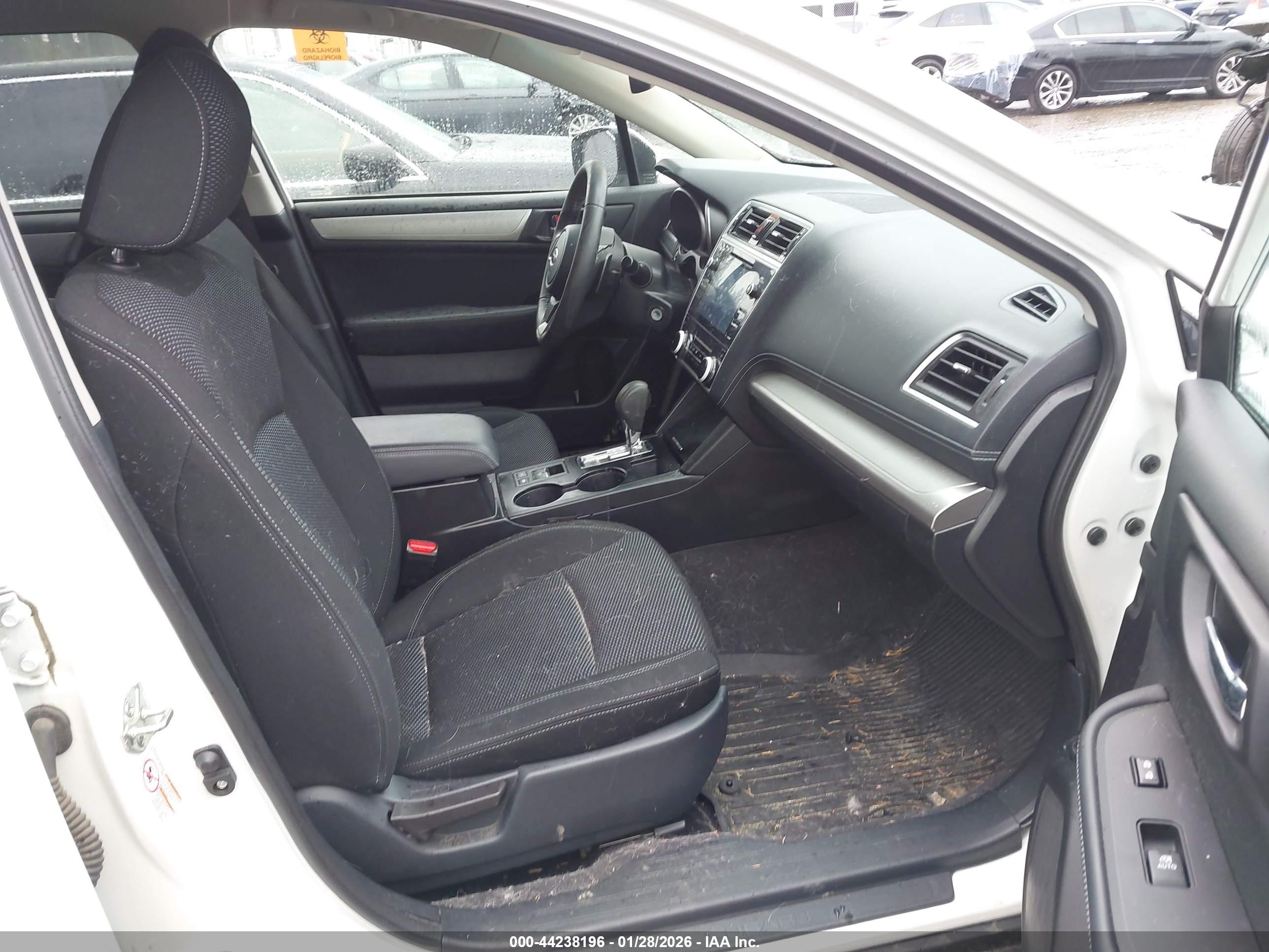 SUBARU OUTBACK image 5