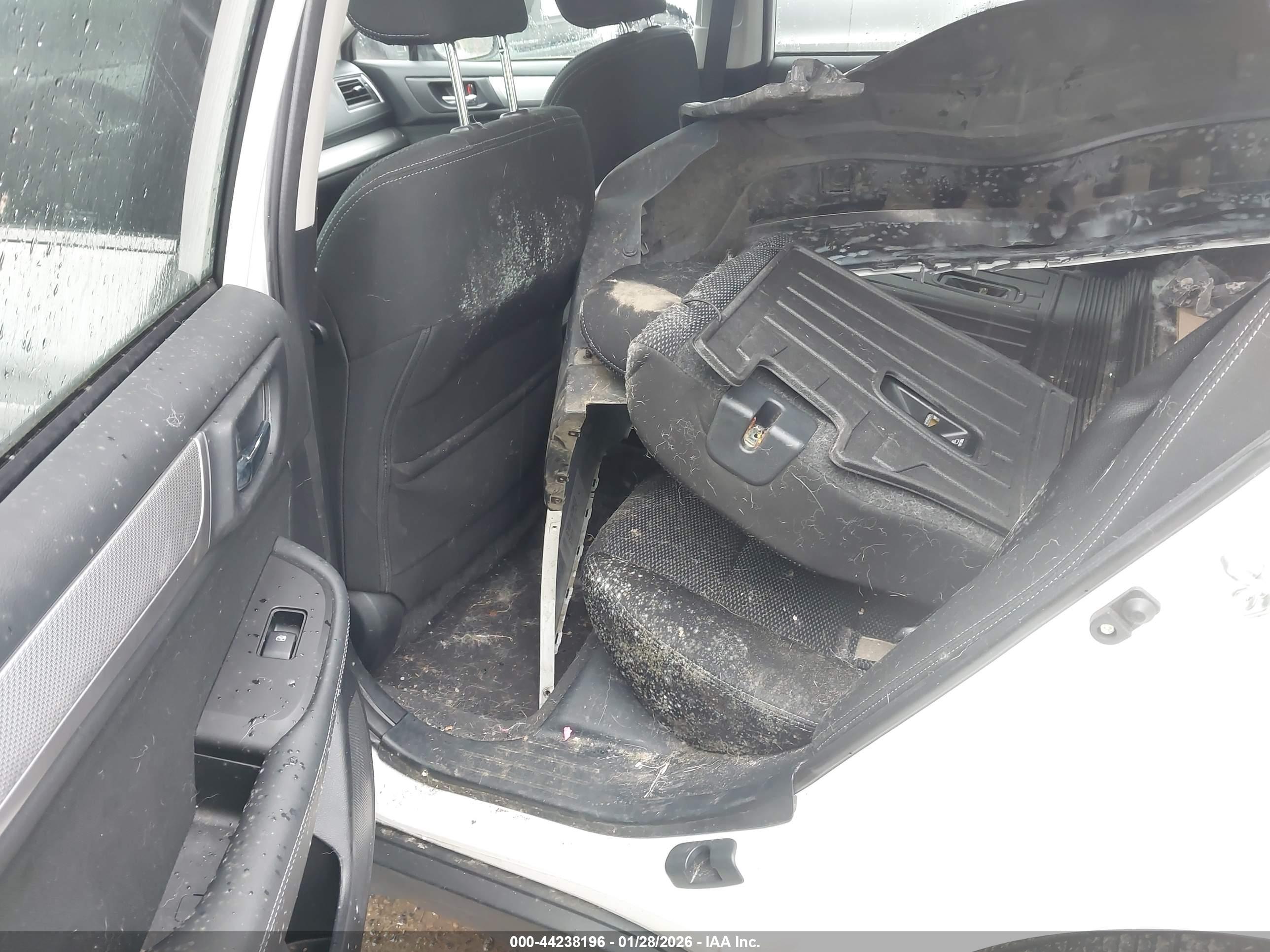 SUBARU OUTBACK image 6
