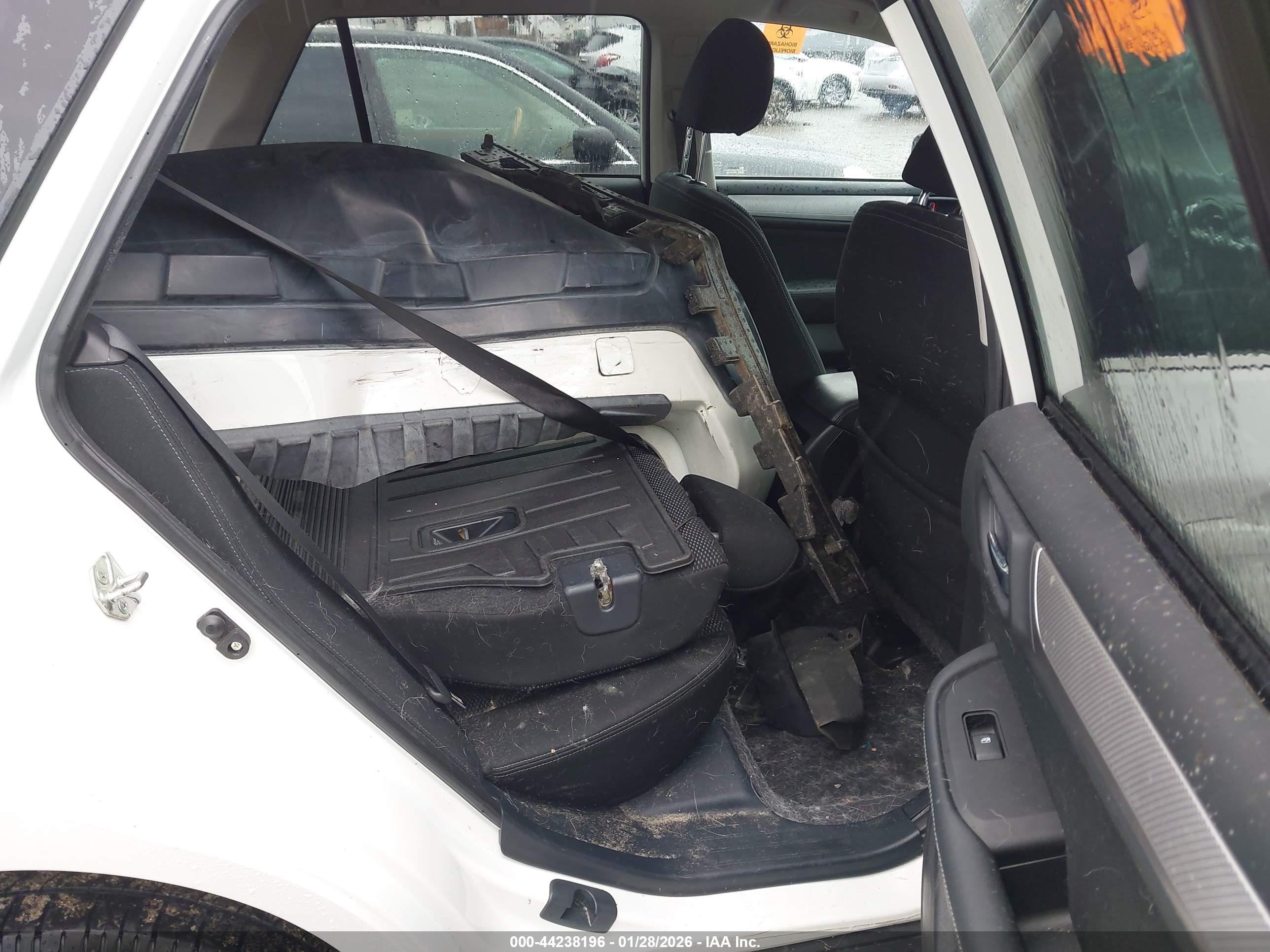SUBARU OUTBACK image 8