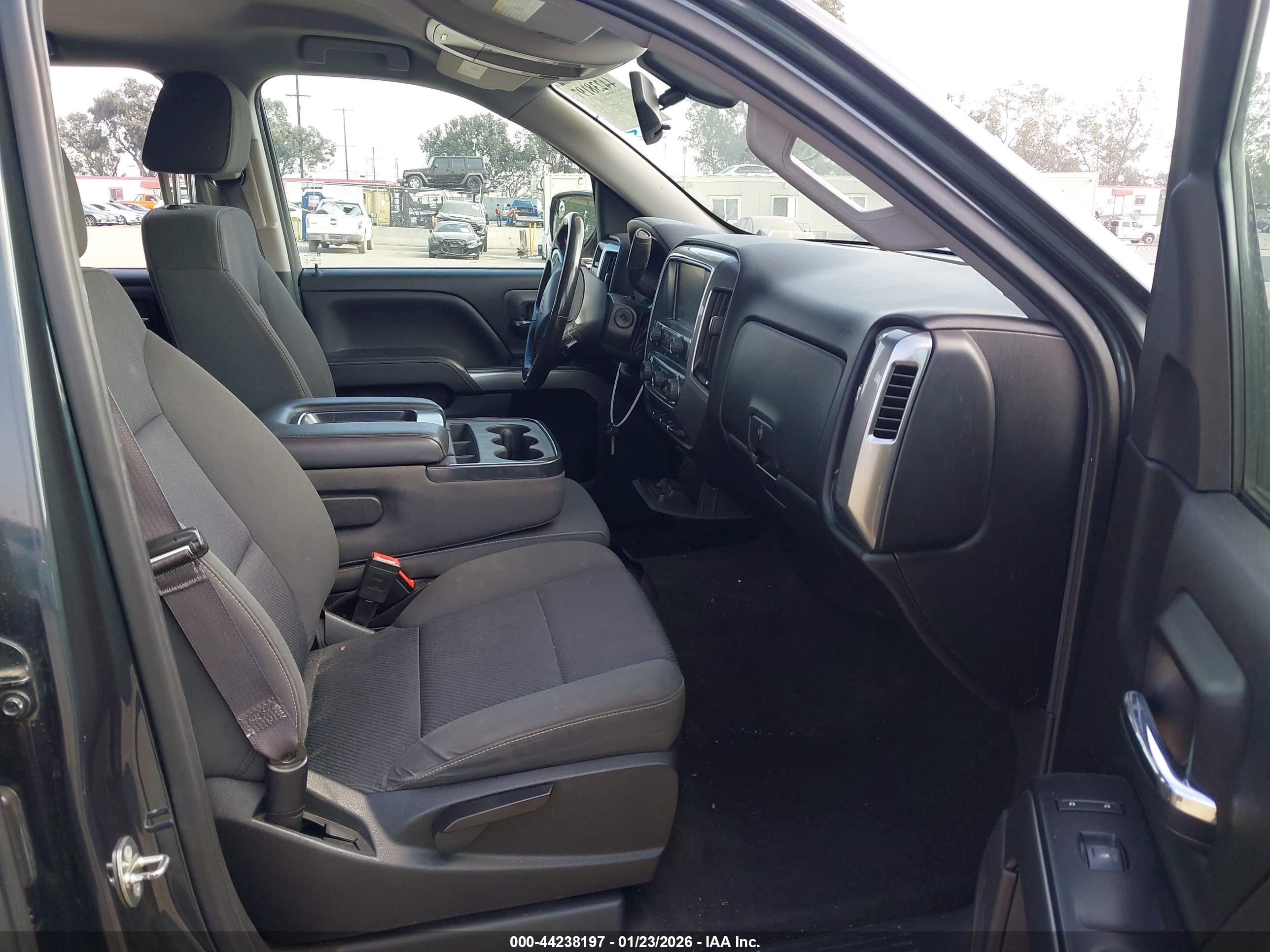 CHEVROLET SILVERADO image 5