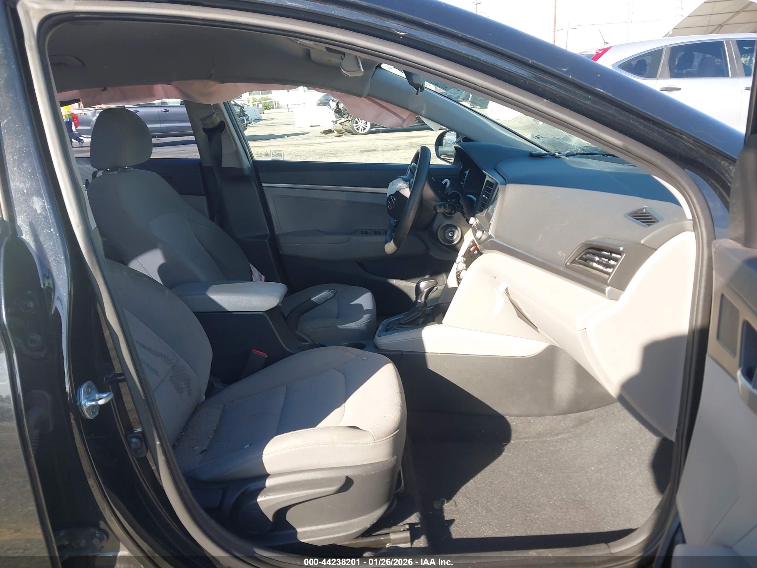 HYUNDAI ELANTRA image 5
