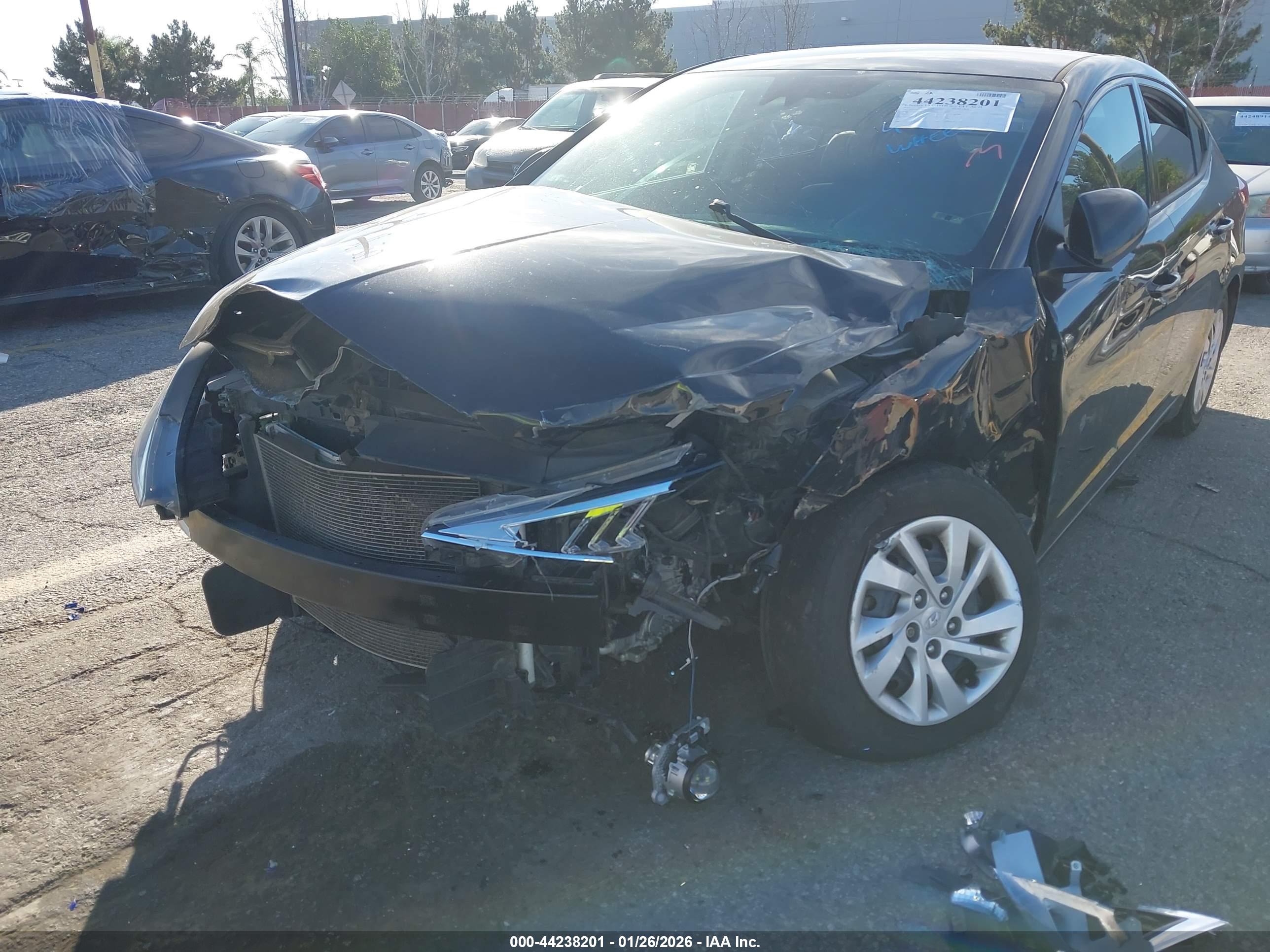 HYUNDAI ELANTRA image 6