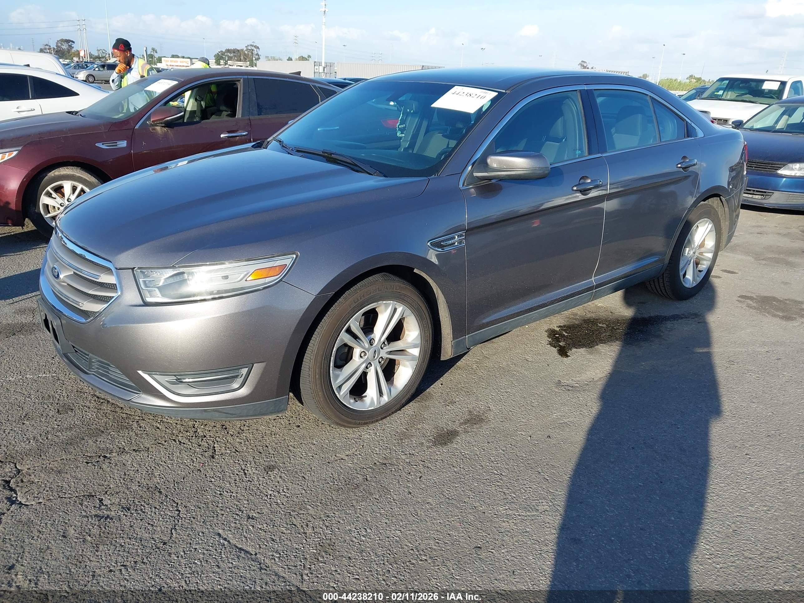 FORD TAURUS image 2