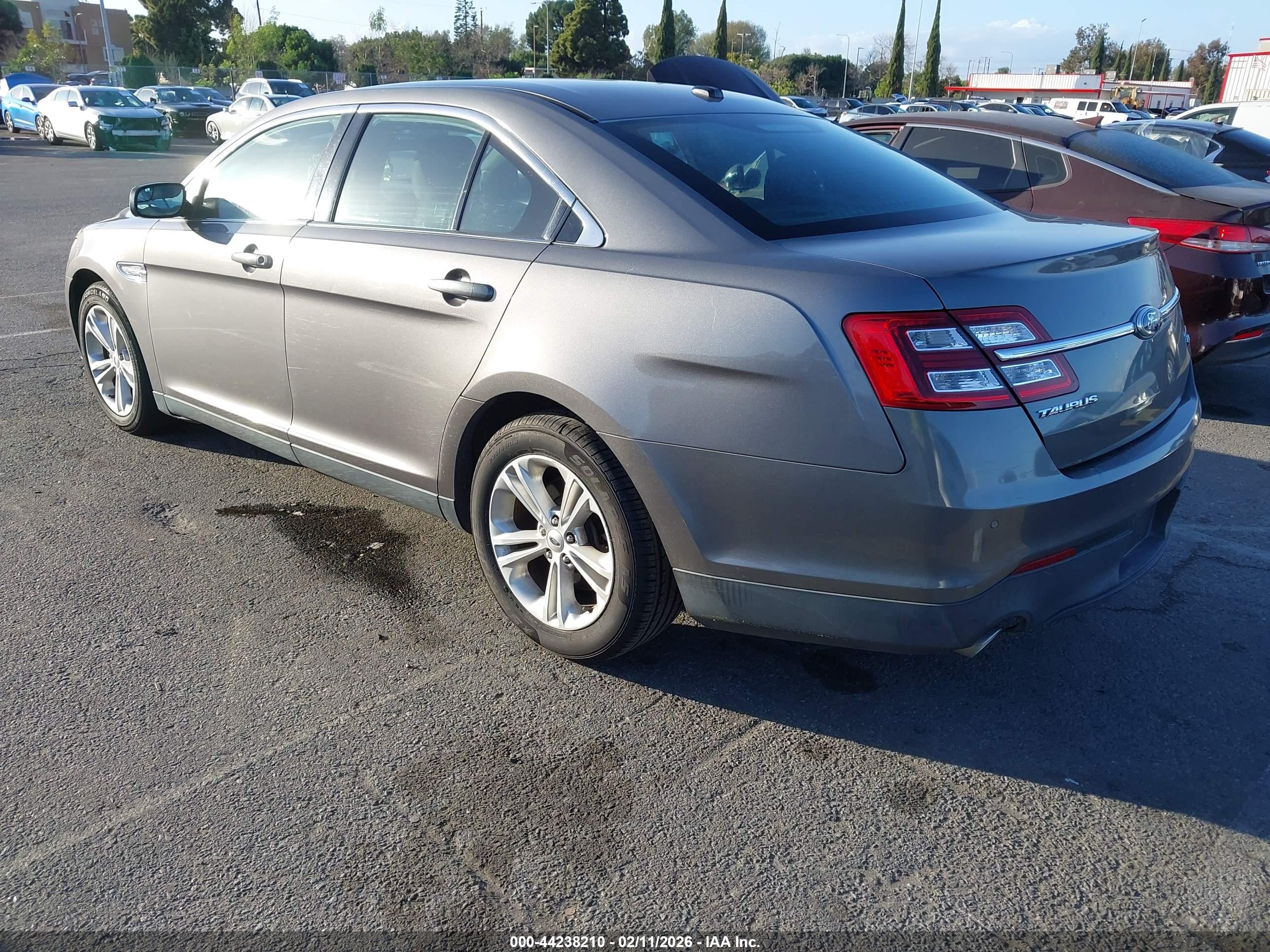 FORD TAURUS image 3