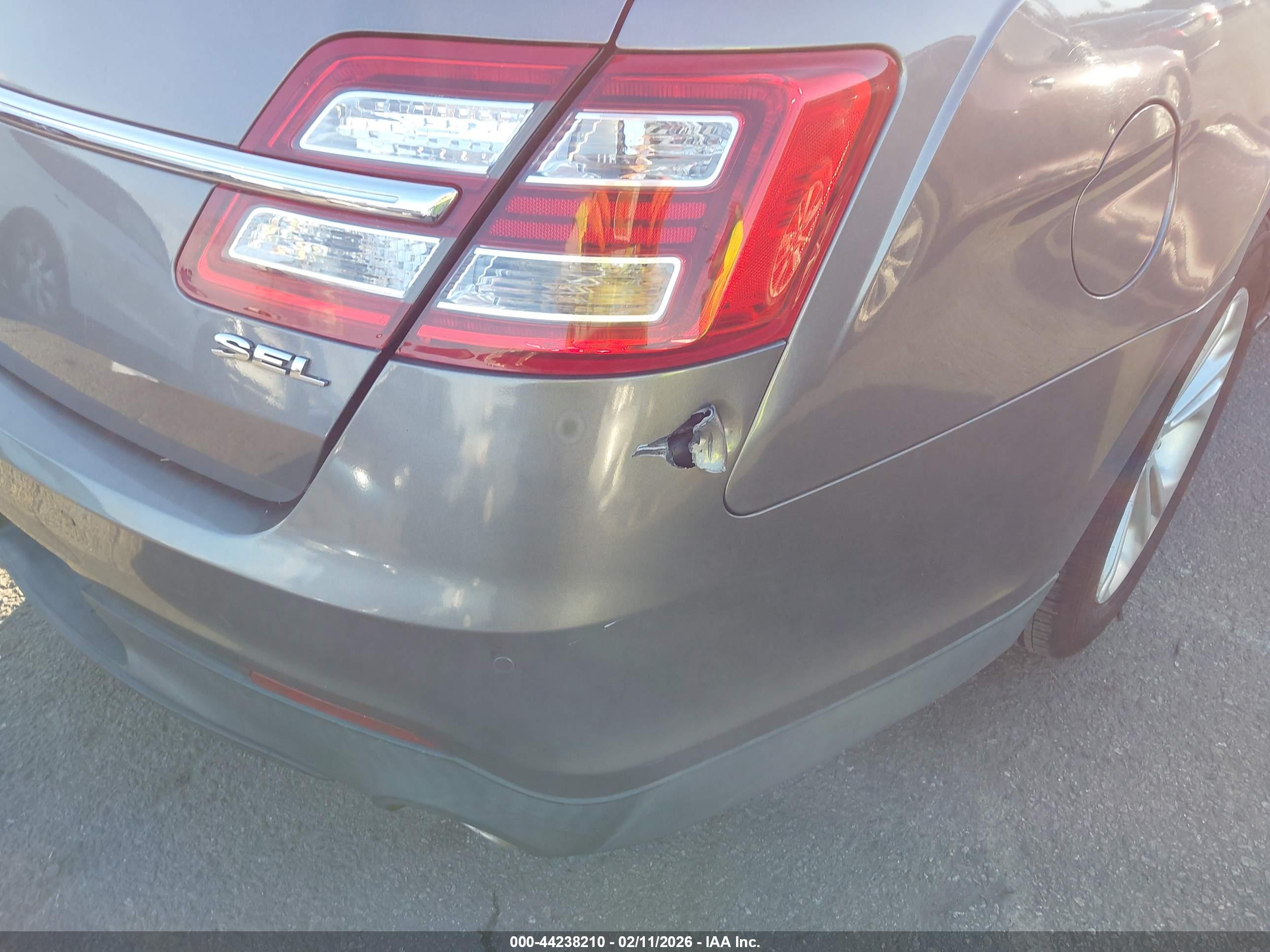 FORD TAURUS image 6