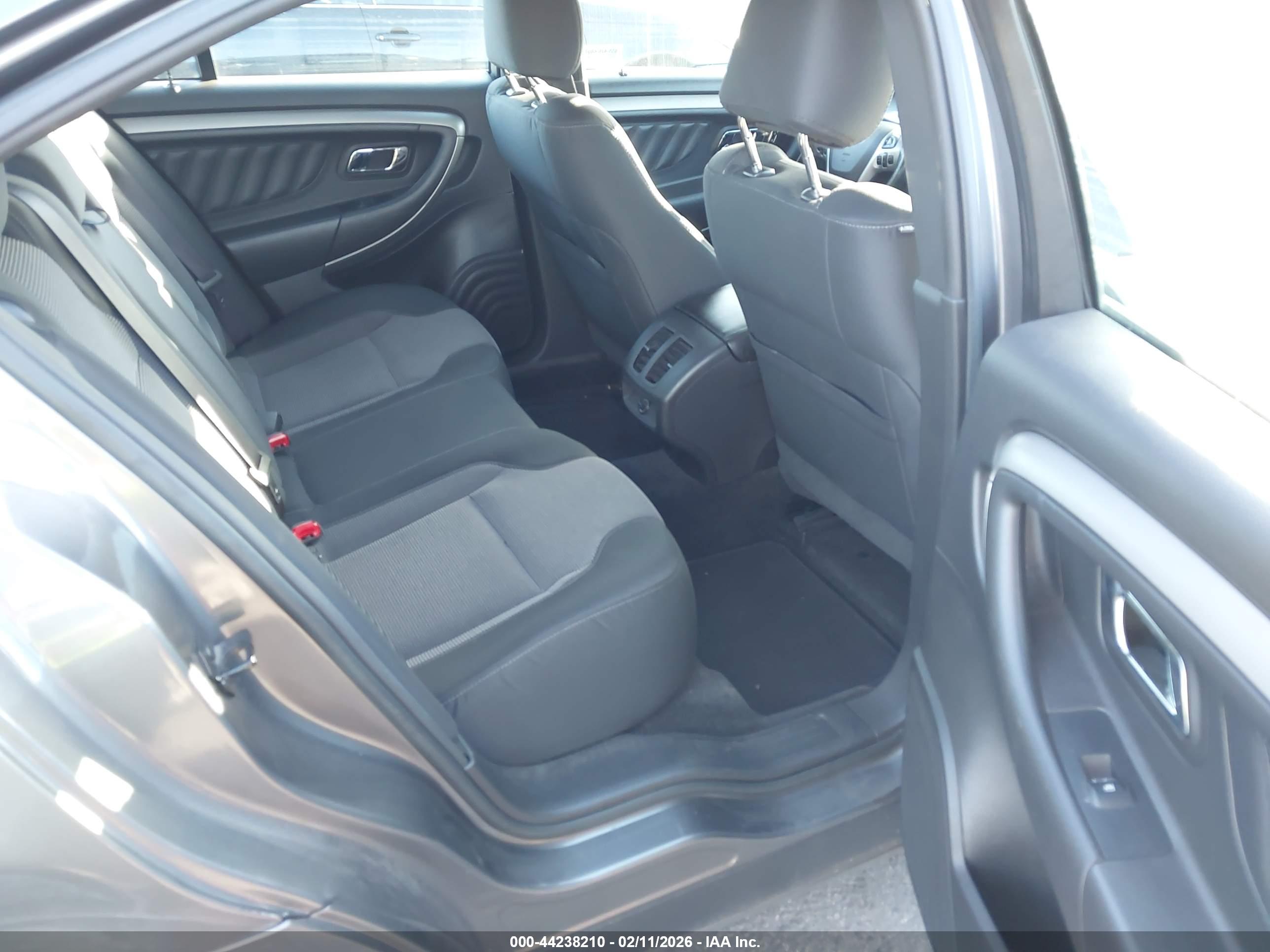FORD TAURUS image 8