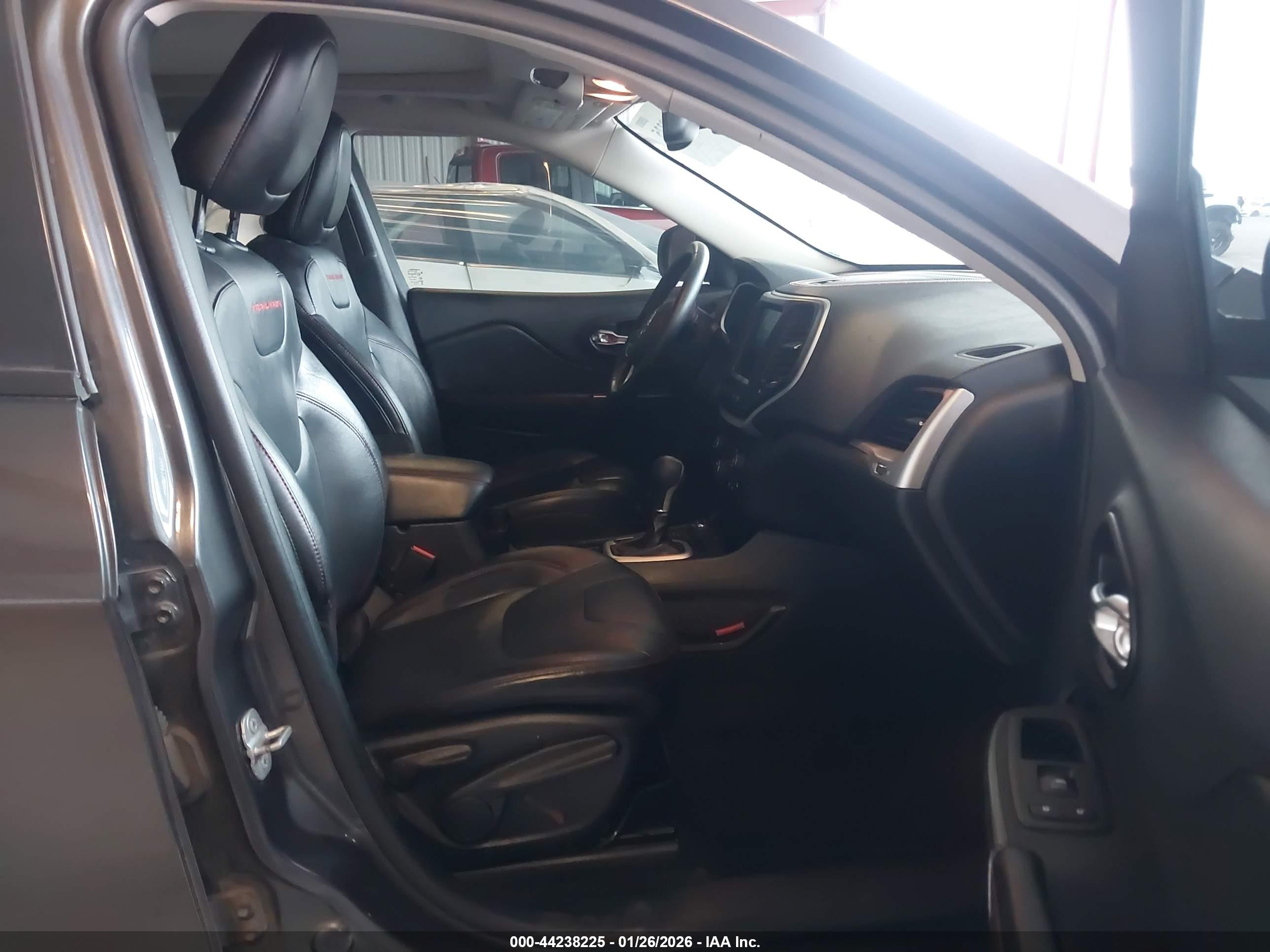 JEEP CHEROKEE image 5
