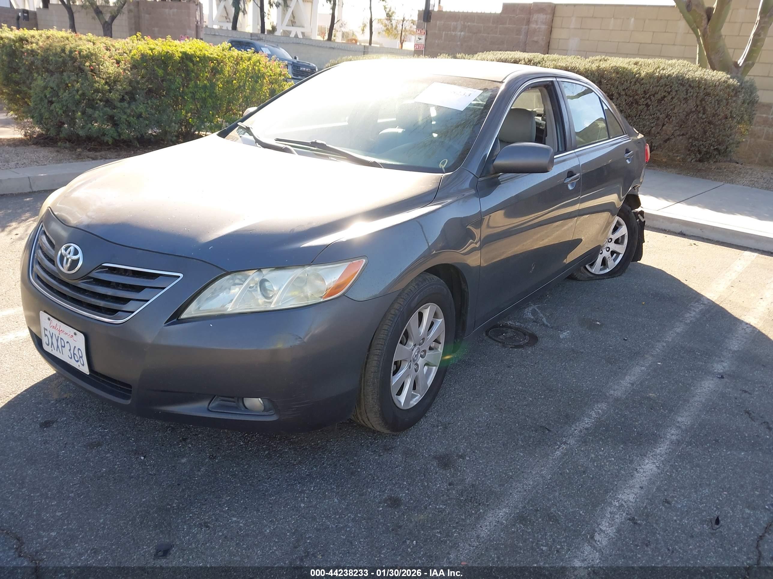 TOYOTA CAMRY image 2