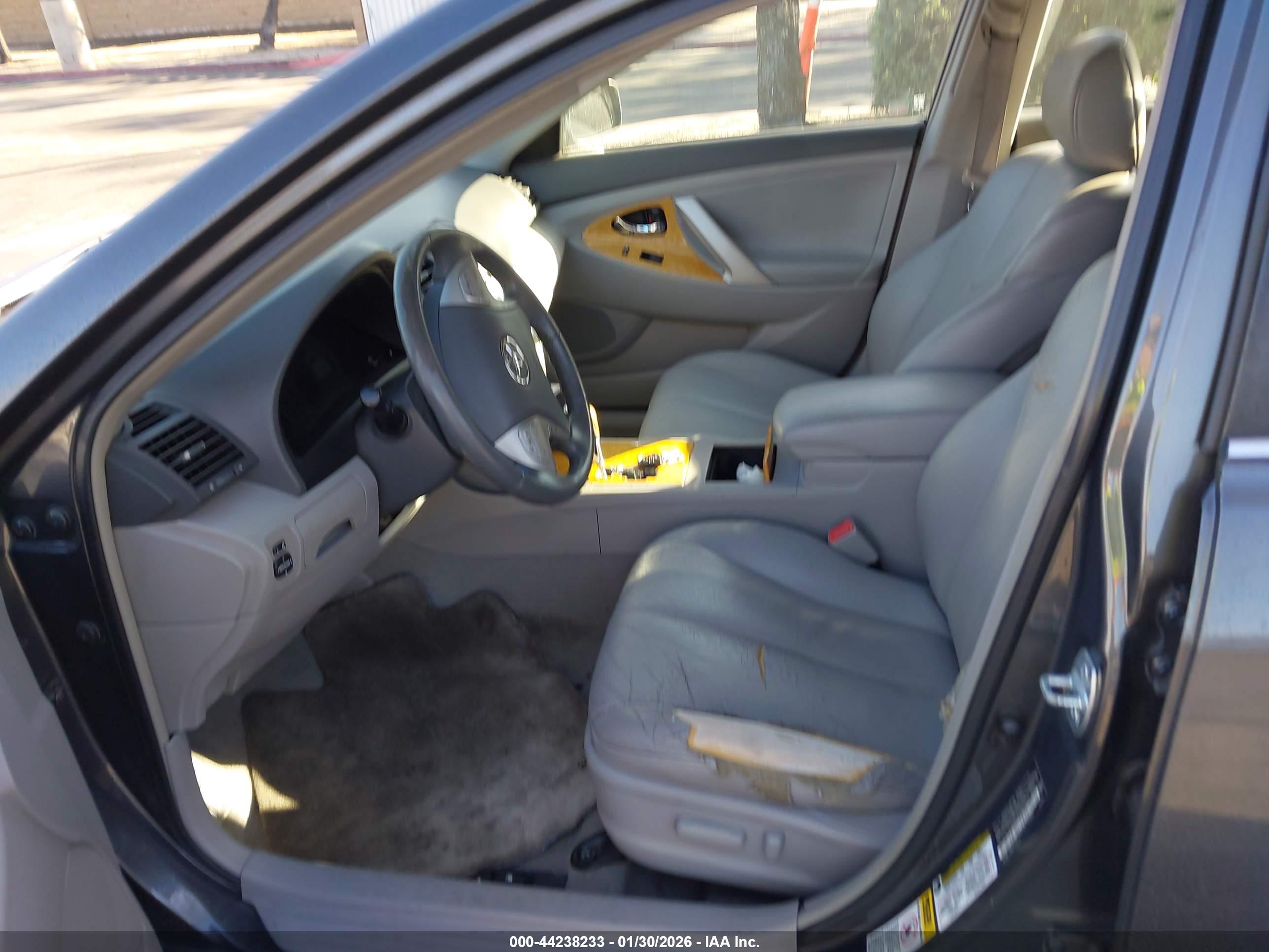 TOYOTA CAMRY image 5