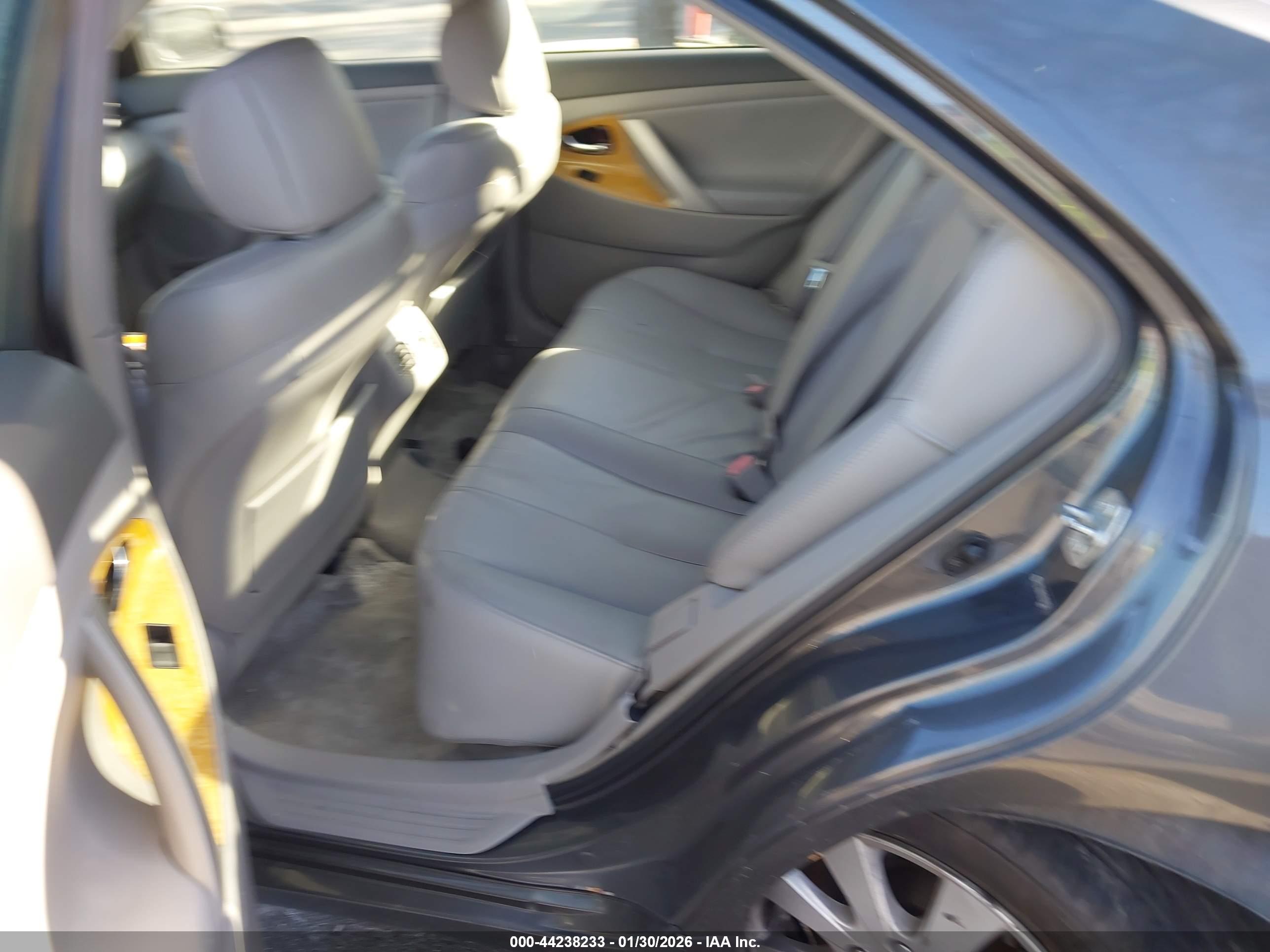 TOYOTA CAMRY image 8