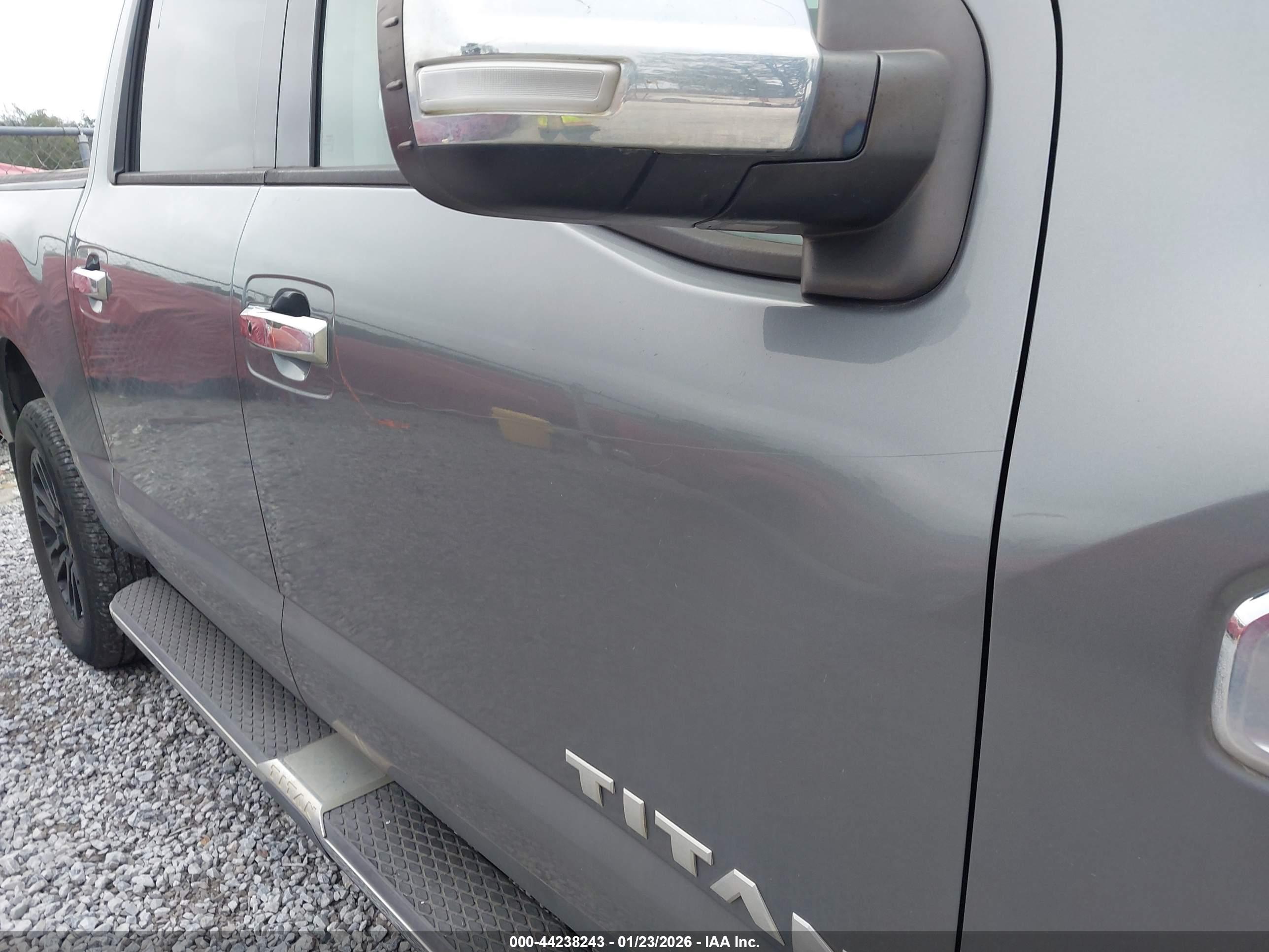 NISSAN TITAN image 6