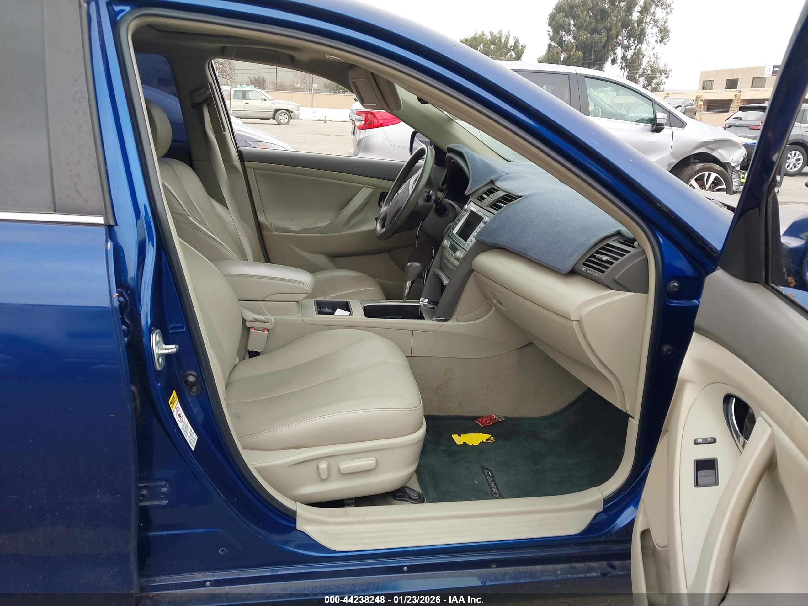 TOYOTA CAMRY image 5