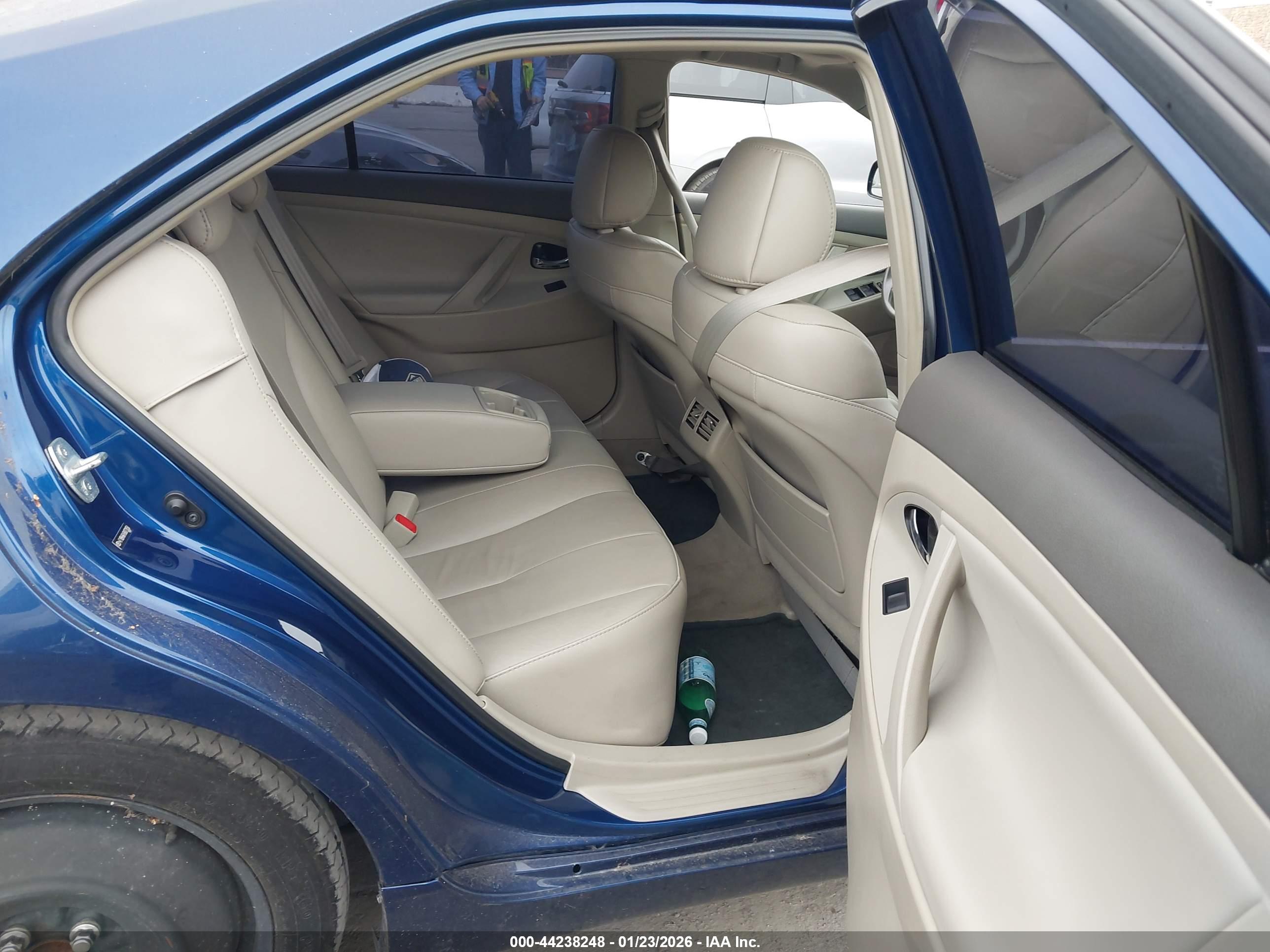 TOYOTA CAMRY image 8