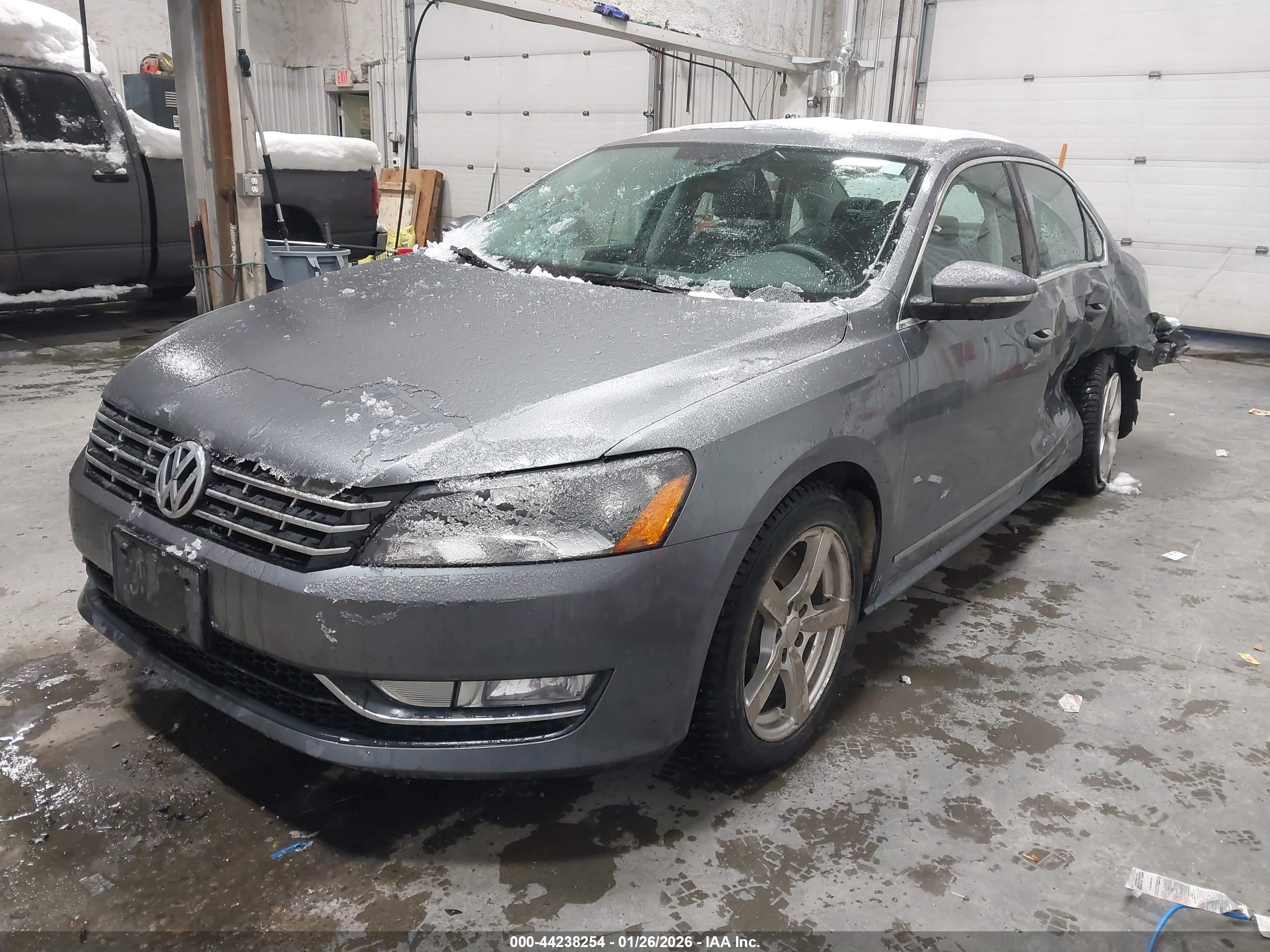 VOLKSWAGEN PASSAT image 2