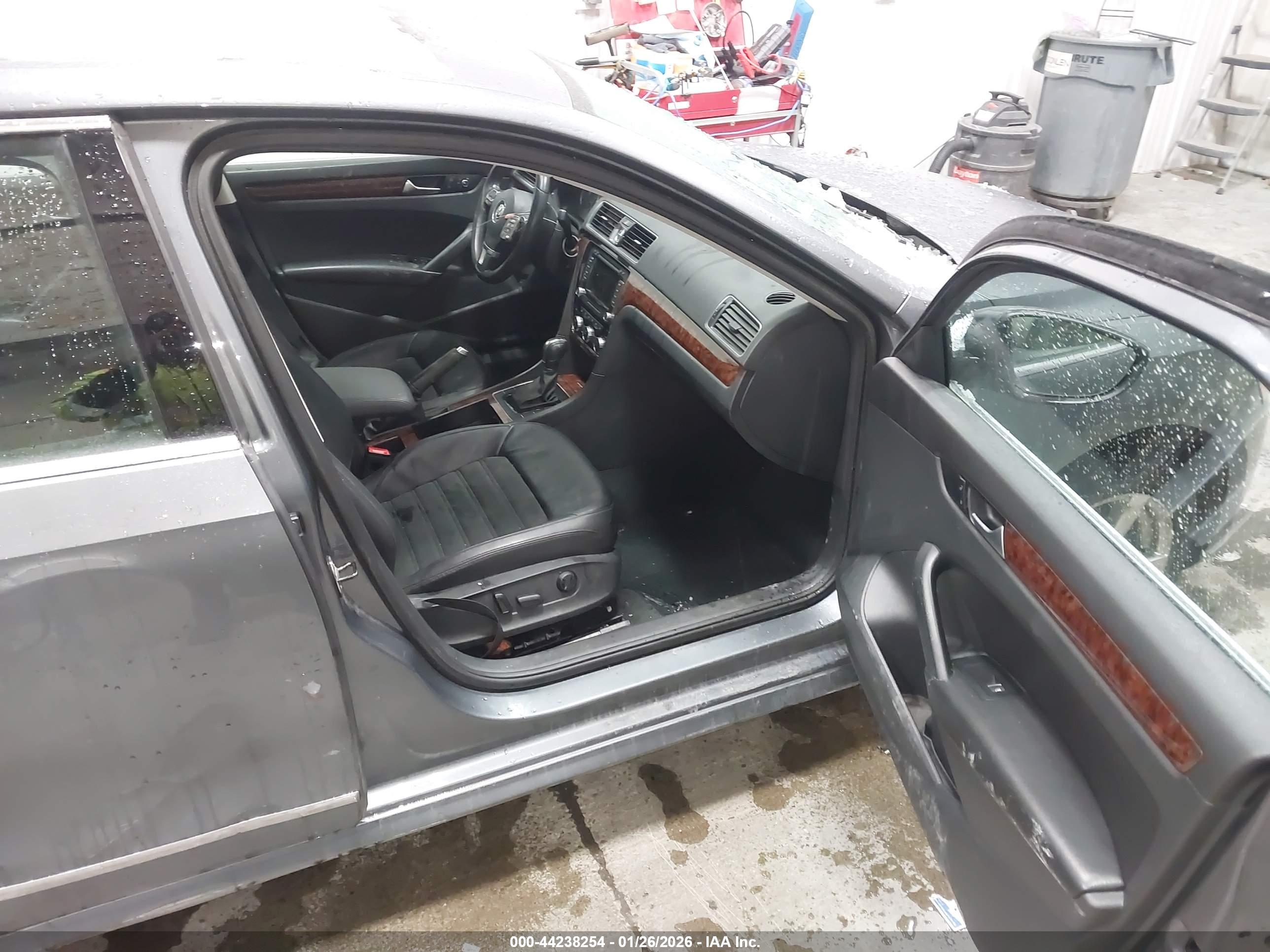 VOLKSWAGEN PASSAT image 5