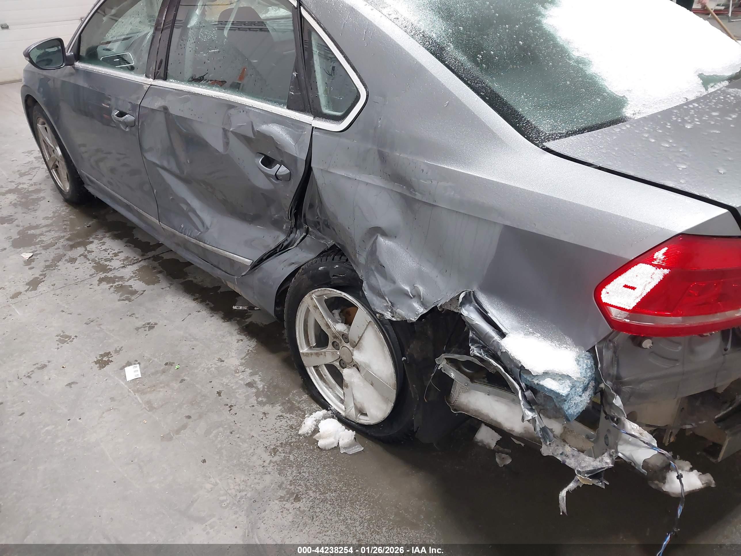 VOLKSWAGEN PASSAT image 6
