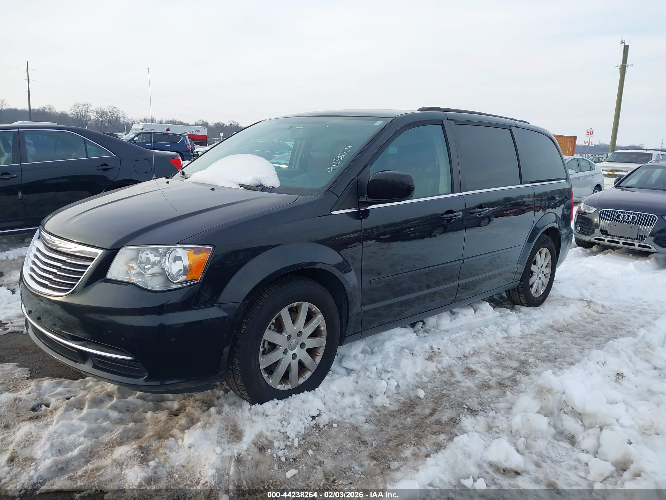 CHRYSLER TOWN image 2