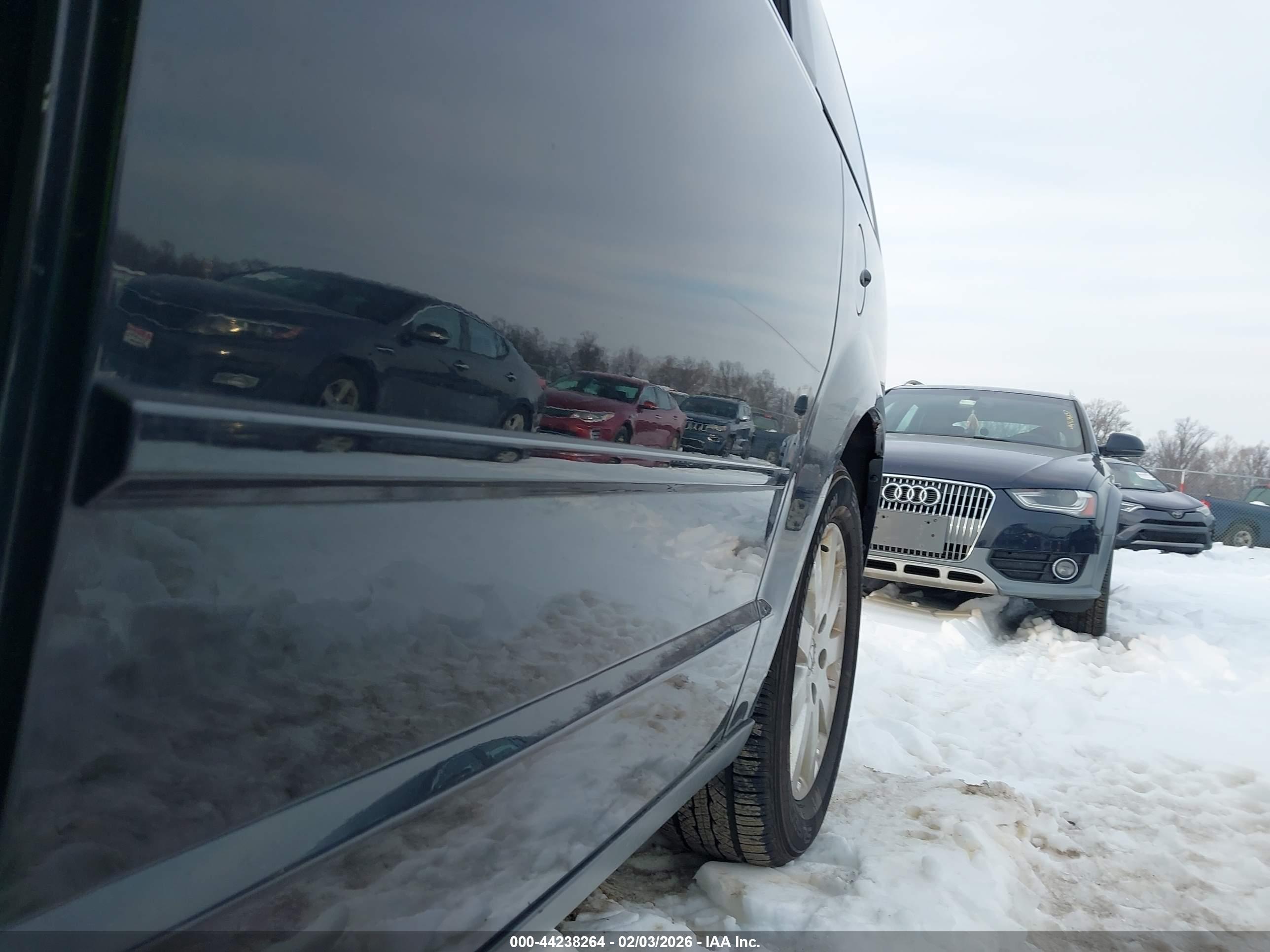 CHRYSLER TOWN image 6