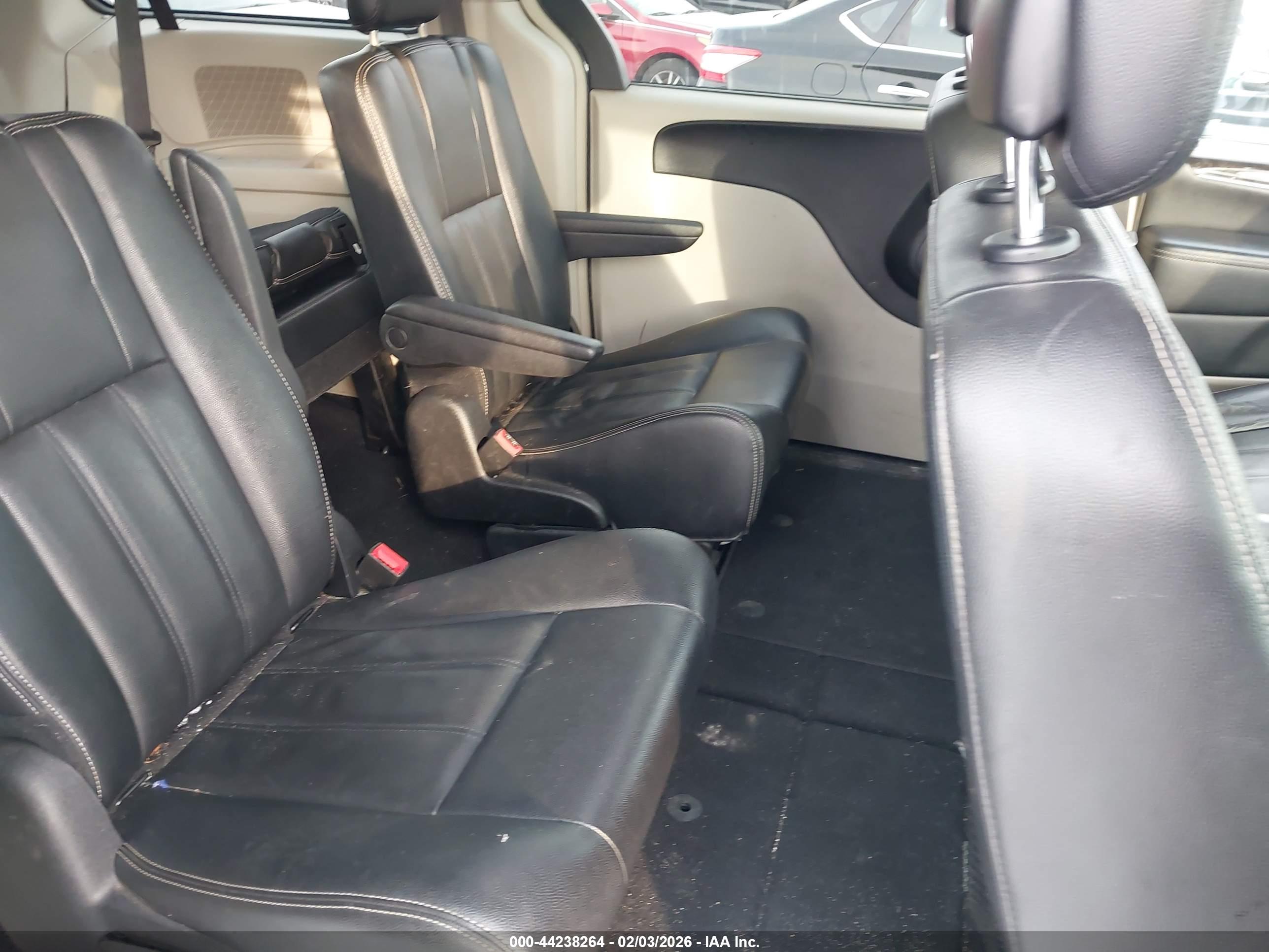 CHRYSLER TOWN image 8