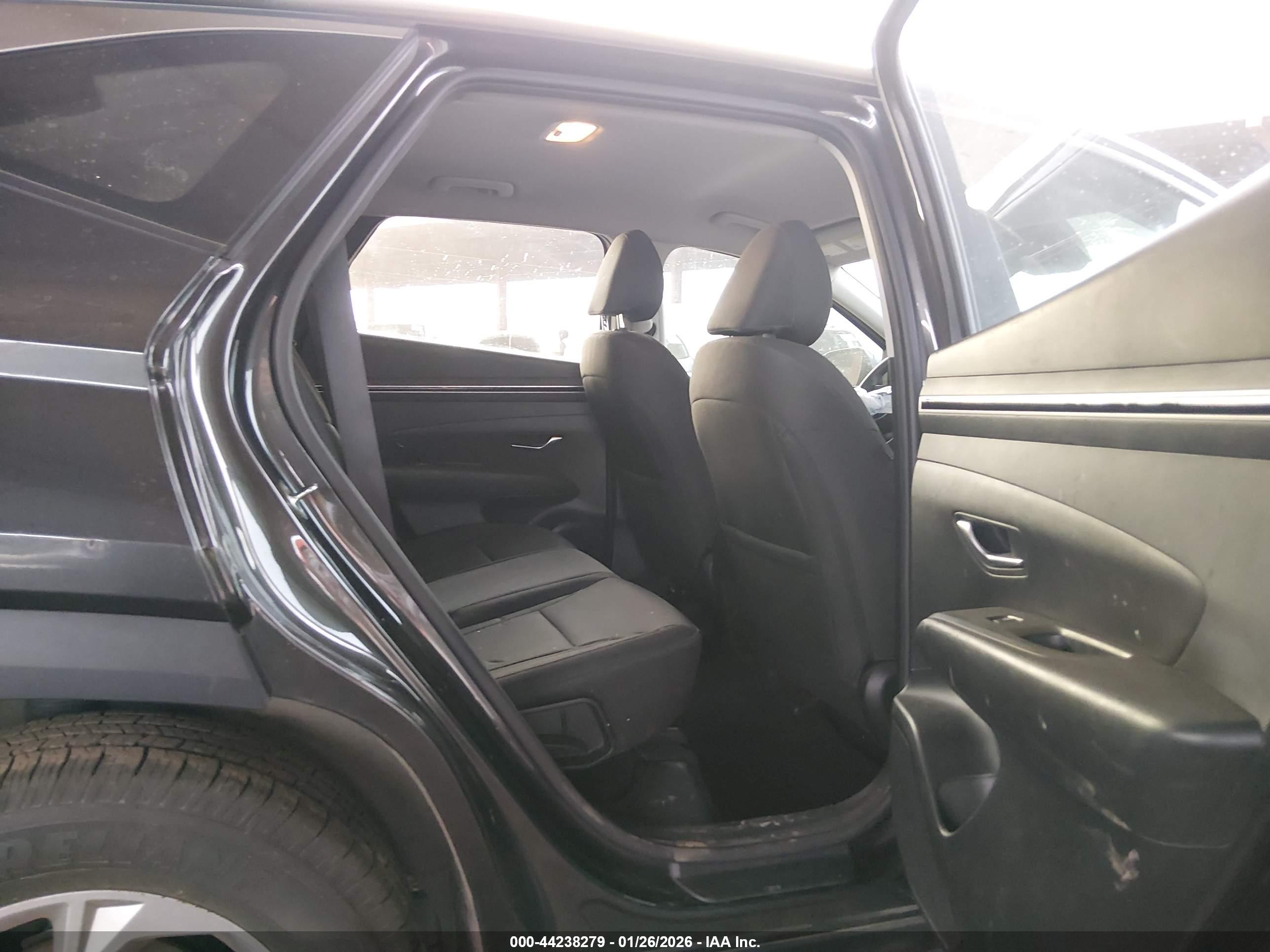 HYUNDAI TUCSON image 8