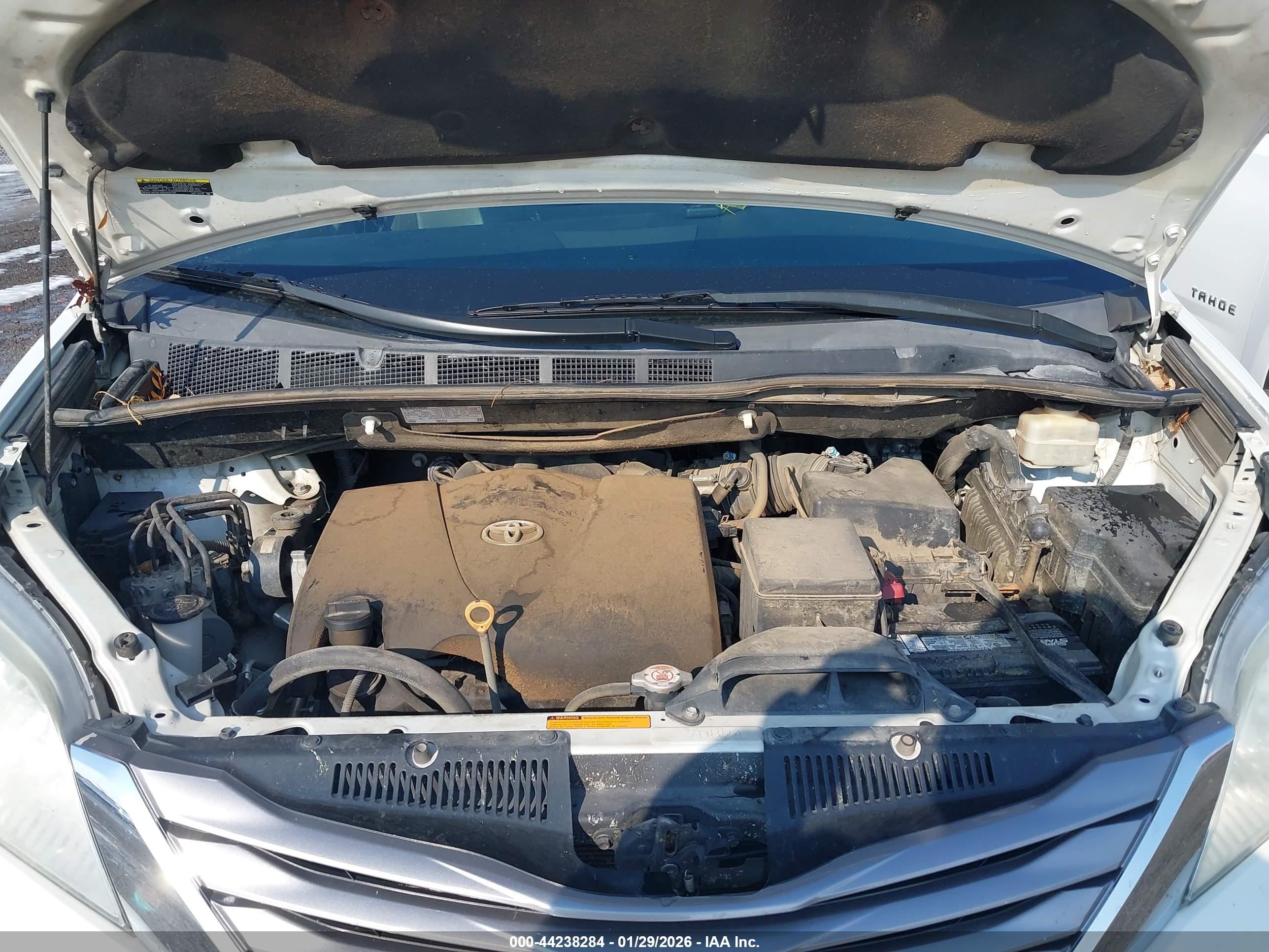 TOYOTA SIENNA image 10