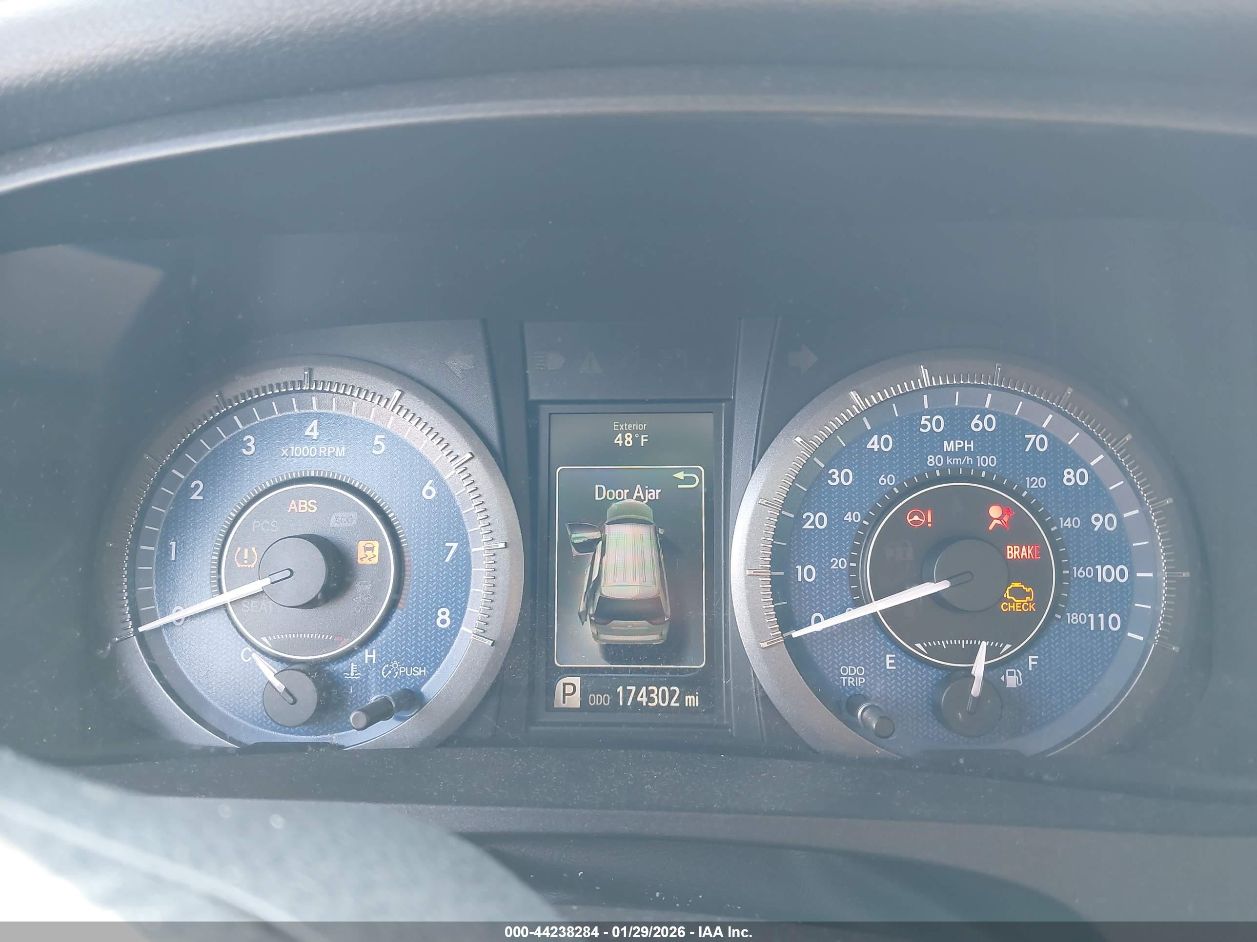 TOYOTA SIENNA image 7