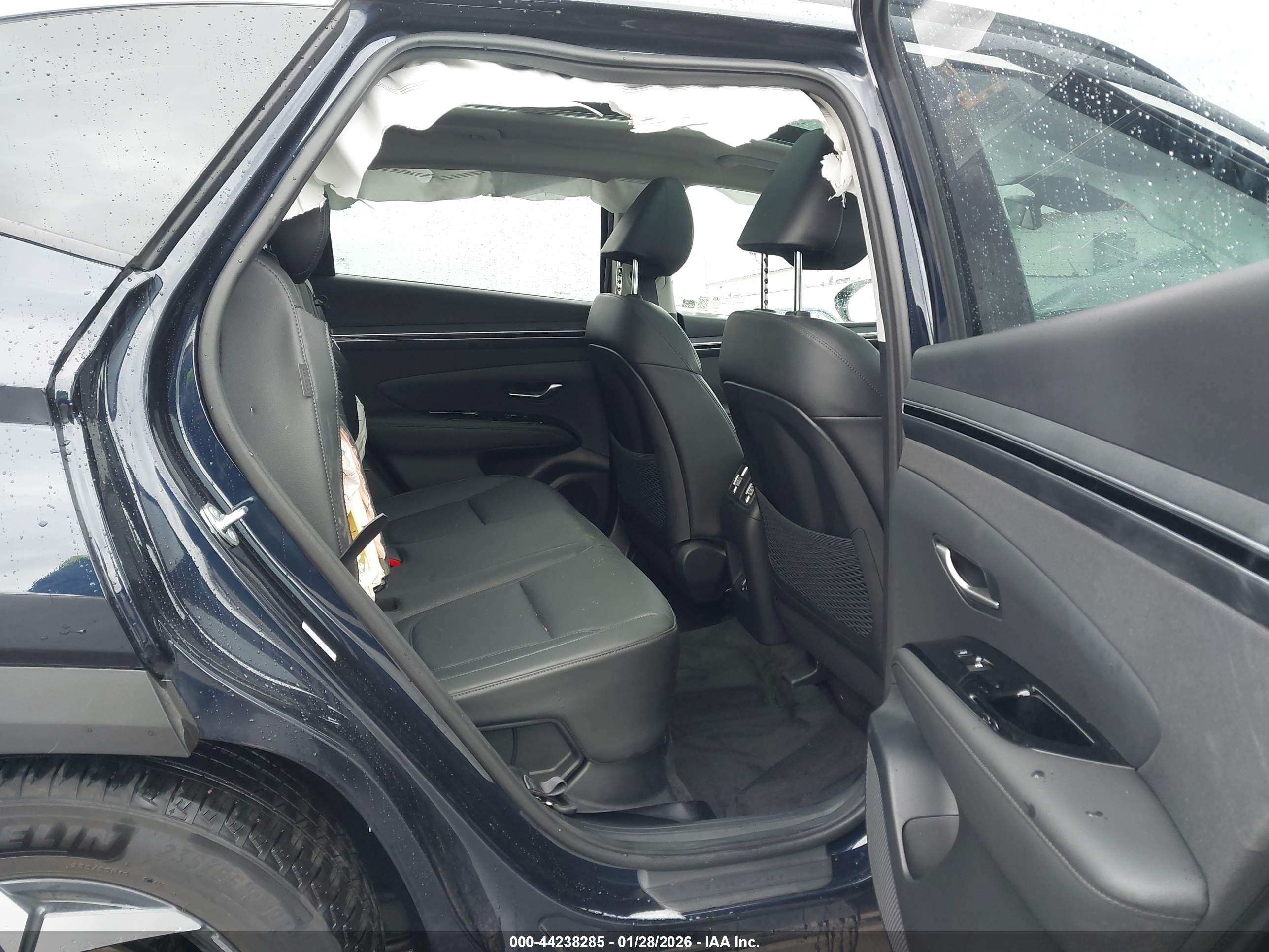 HYUNDAI TUCSON image 8