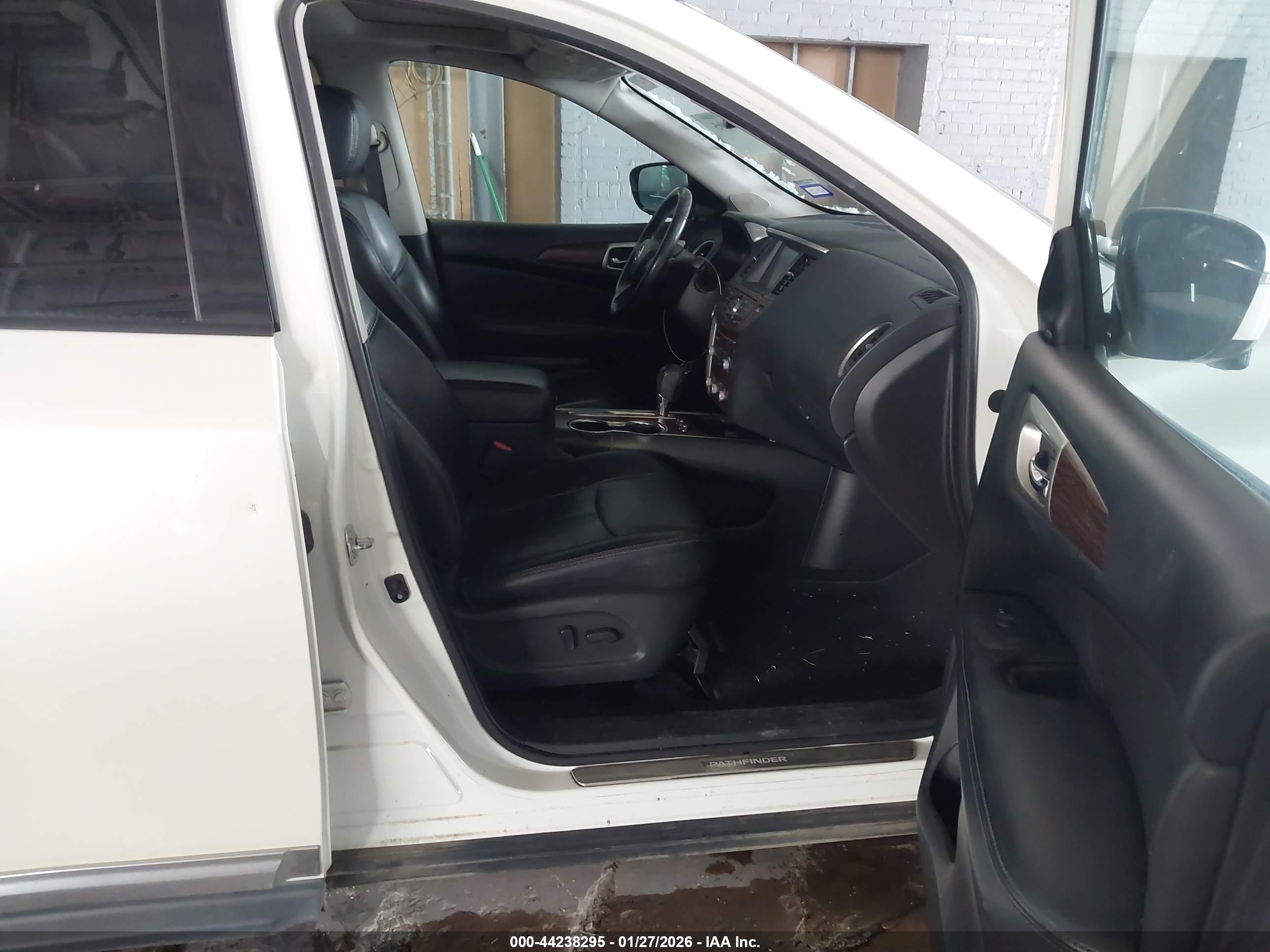 NISSAN PATHFINDER image 5