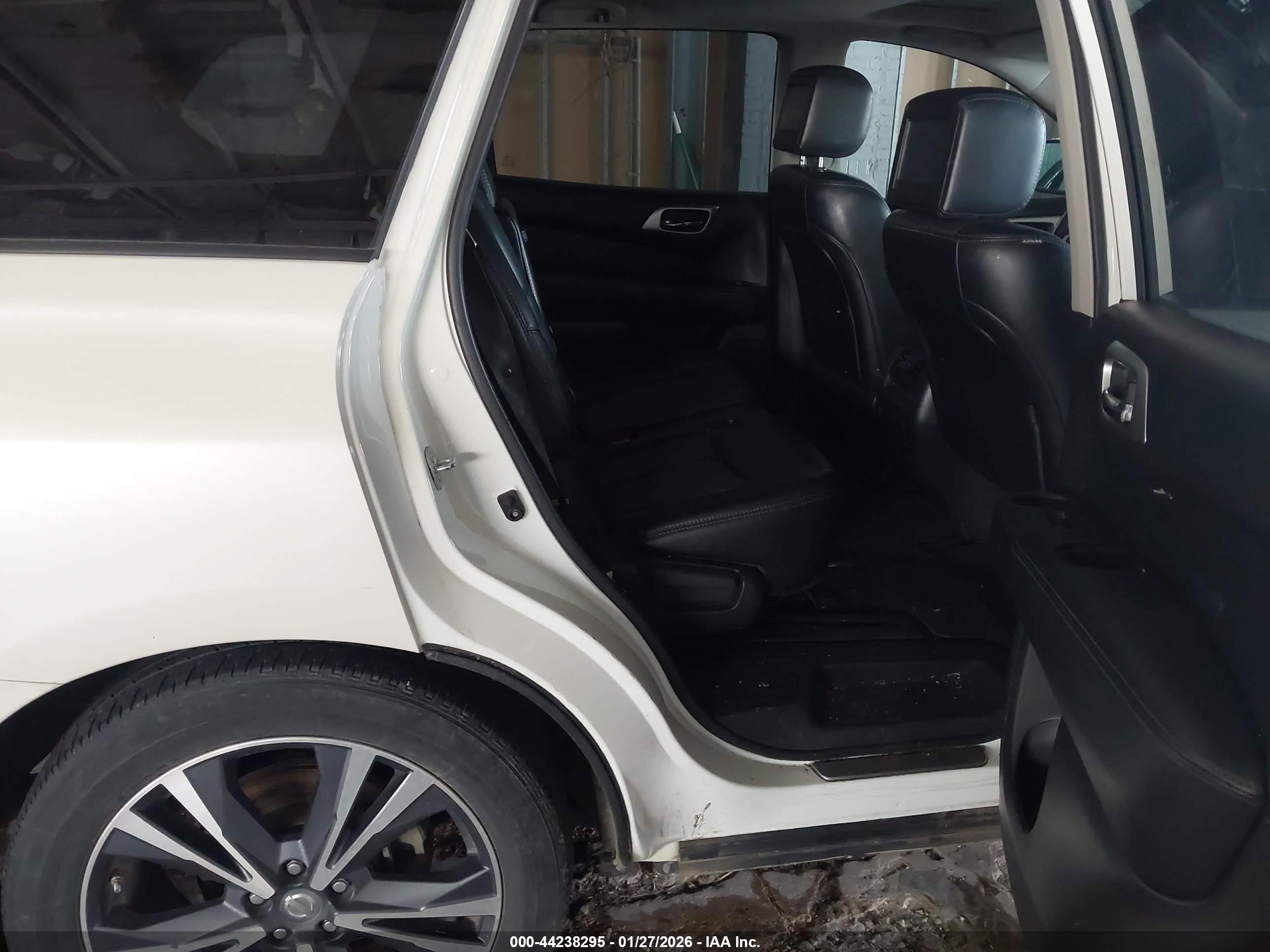 NISSAN PATHFINDER image 8