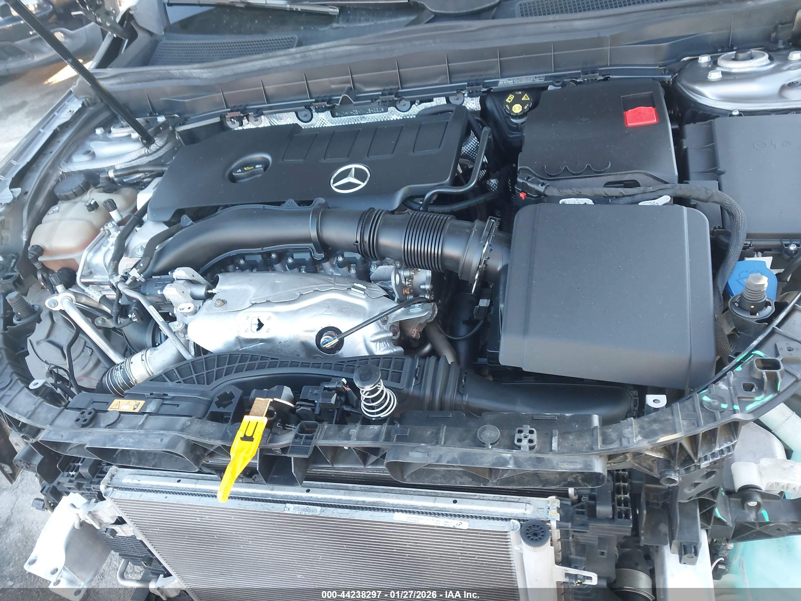 MERCEDES-BENZ GLB image 10